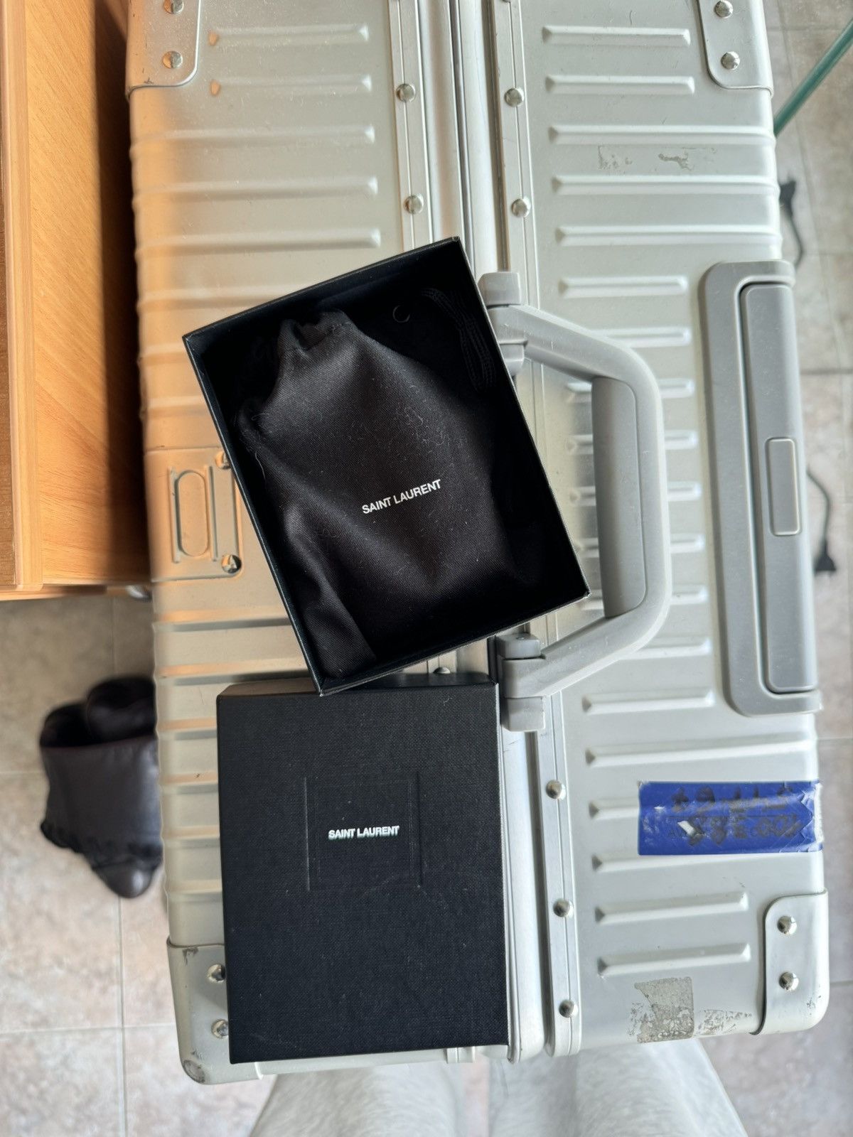 Yves Saint Laurent Saint Laurent niki AirPods case Size ONE SIZE - 2 Thumbnail