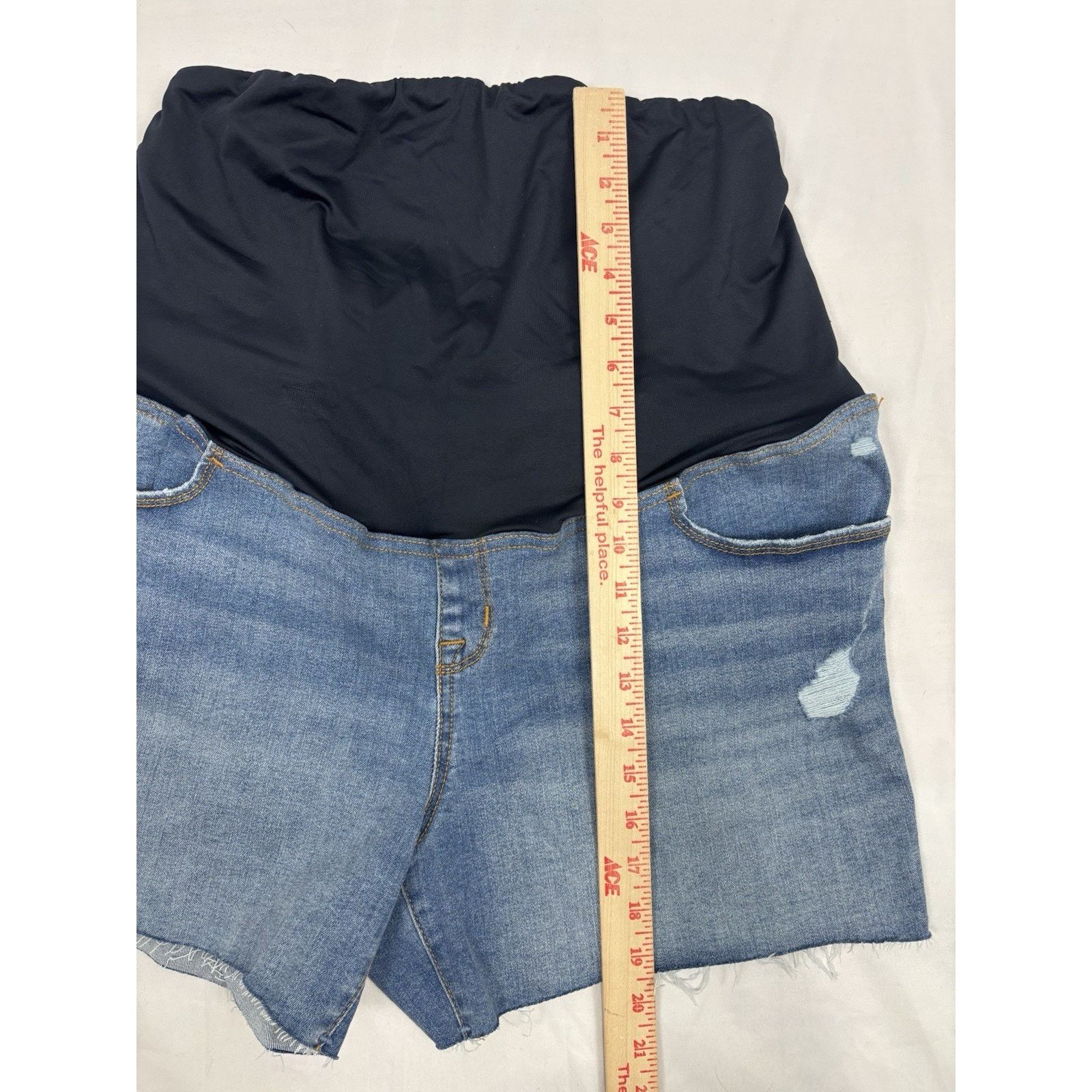 Target Basics Ingrid & Isabel Maternity 16 Panel Denim Jean Shorts Light Size 38" / US 16 / IT 52 - 3 Thumbnail