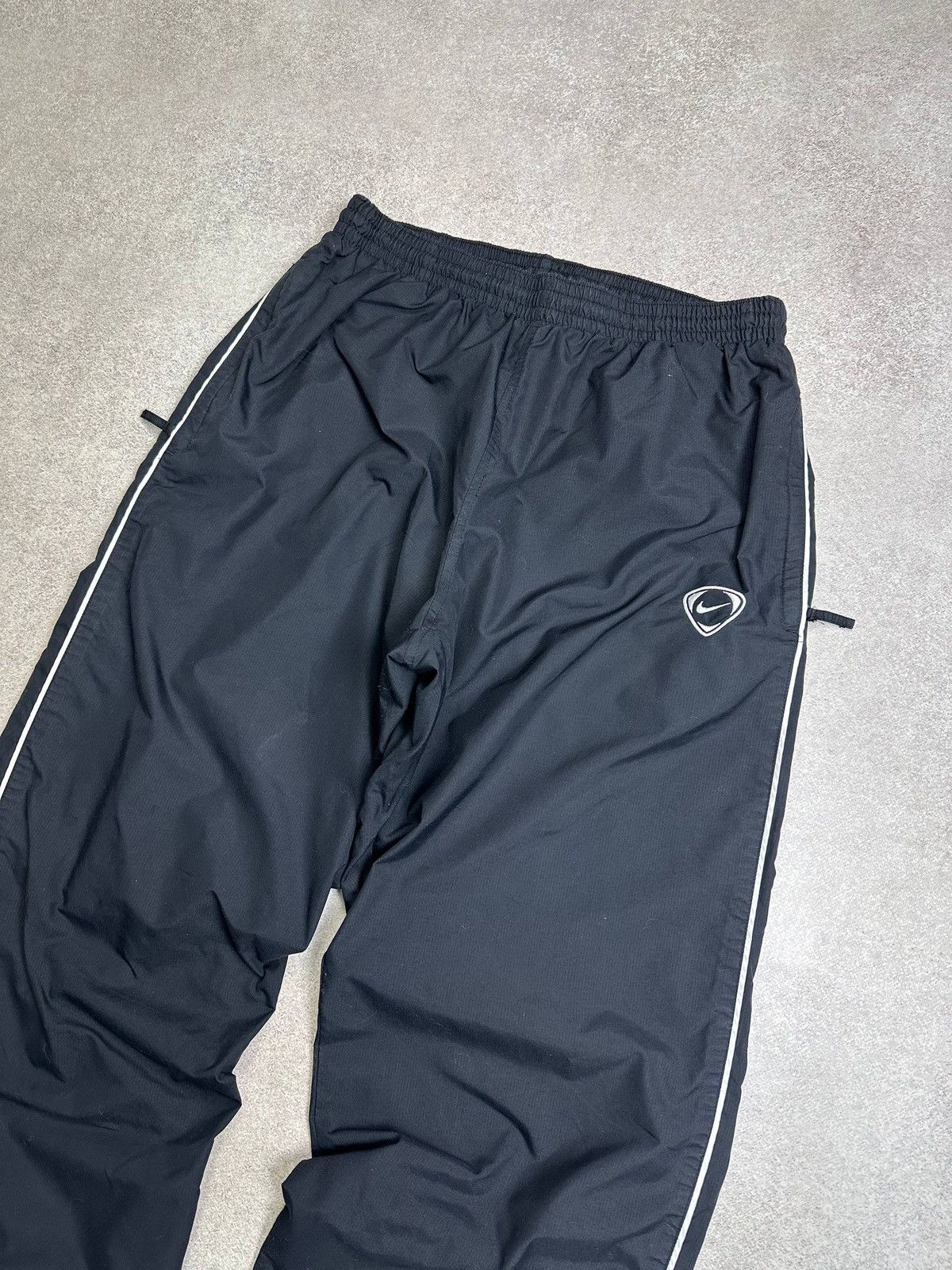Nike Vintage Nike Tn Skepta Style Y2K Baggy Nylon Tracksuit L Size US L / EU 52-54 / 3 - 11 Thumbnail