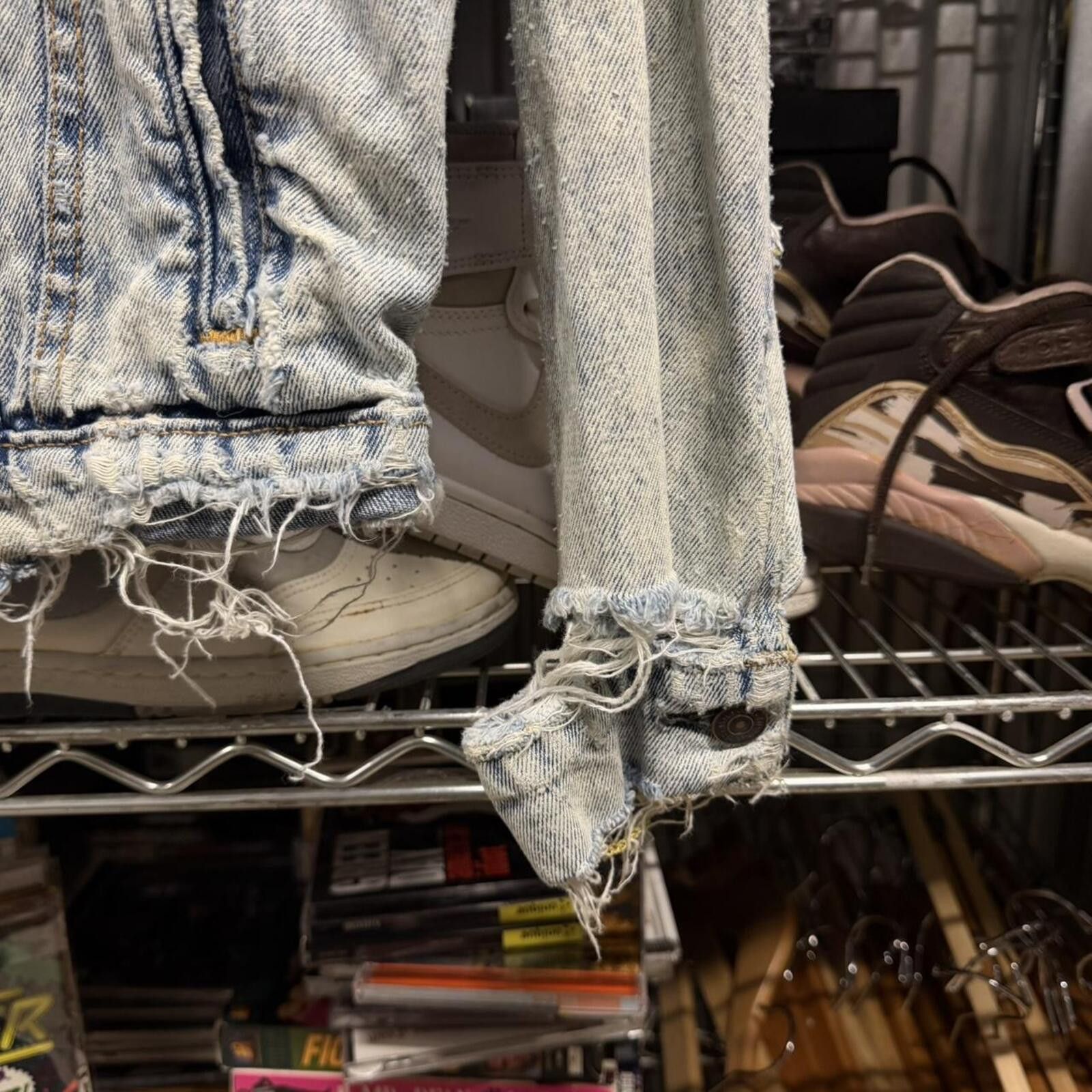 Levi's Vintage Thrashed Levi’s Denim Trucker Jacket Size US S / EU 44-46 / 1 - 4 Thumbnail