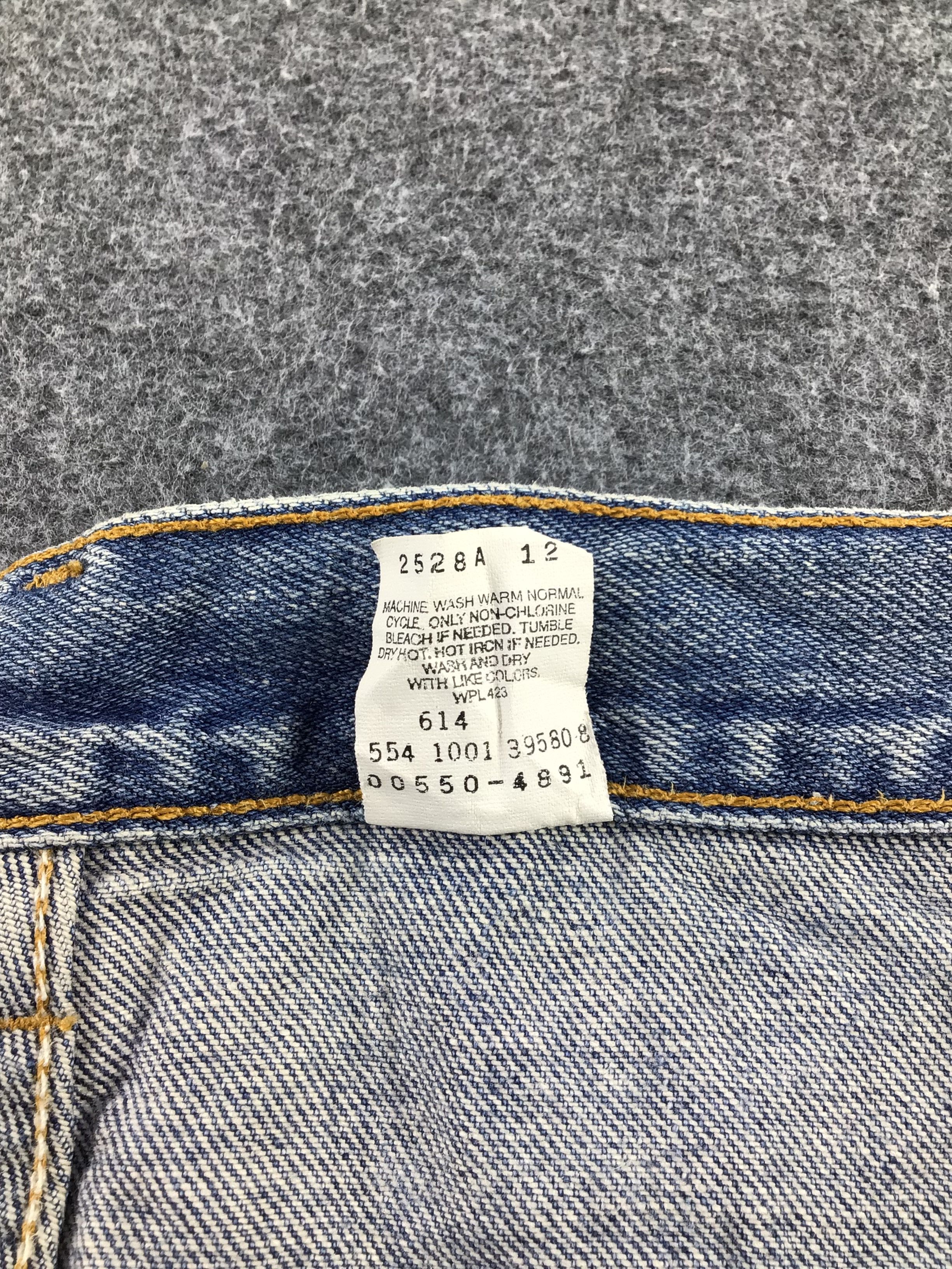 Levi's Vintage Levis Jeans Lot 550 Distressed Denim -J864 Size US 35 - 10 Thumbnail