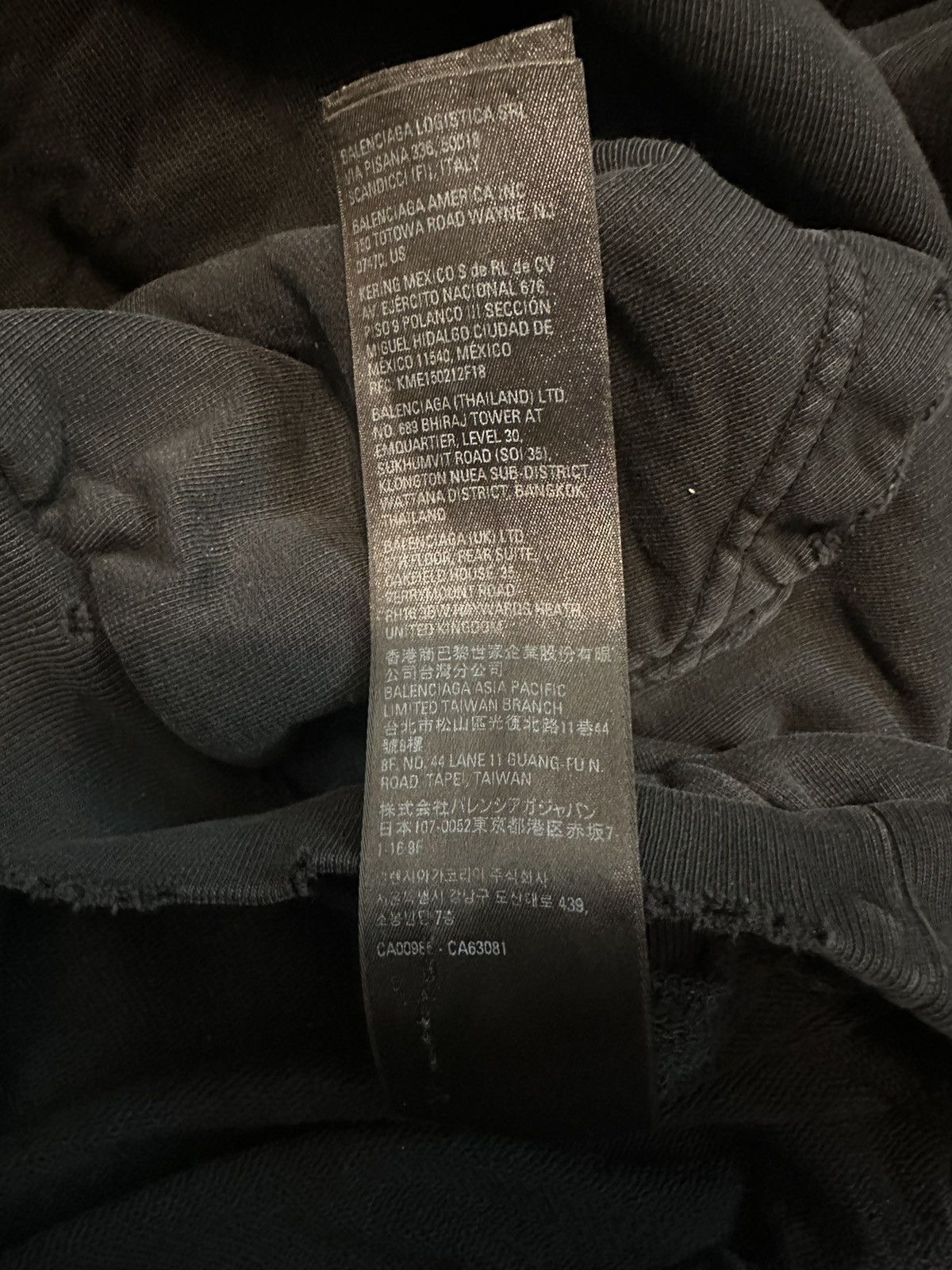 Balenciaga Balenciaga Be Different apple hoodie Size US L / EU 52-54 / 3 - 4 Thumbnail