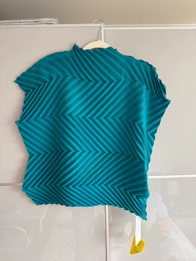 Issey Miyake Issey Miyake size:one size Green pleated short-sleeved shi Size S / US 4 / IT 40 - 2 Thumbnail