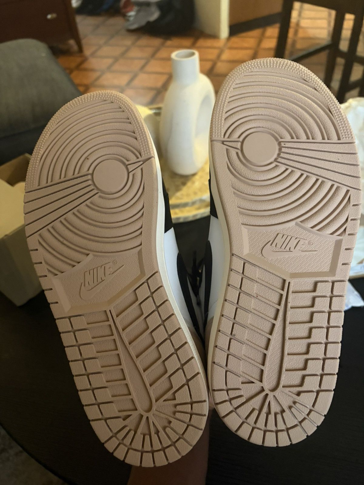 Jordan Brand Nike Air Jordan 1 Retro High OG “Latte” Size US 11 / IT 41 - 6 Thumbnail