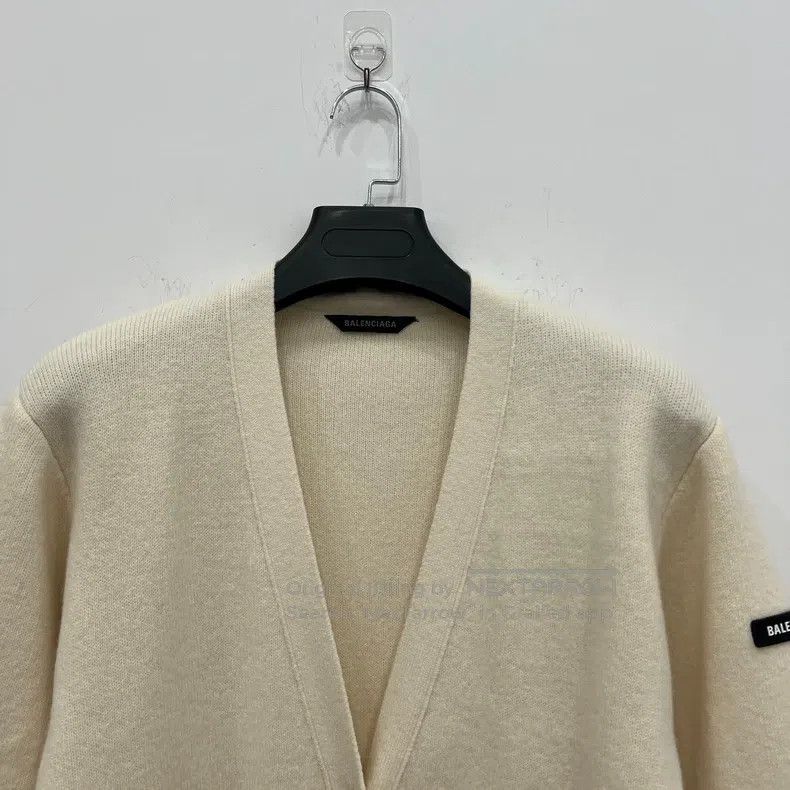 Balenciaga Balenciaga White Sleeve Logo Cardigan Size US S / EU 44-46 / 1 - 2 Thumbnail