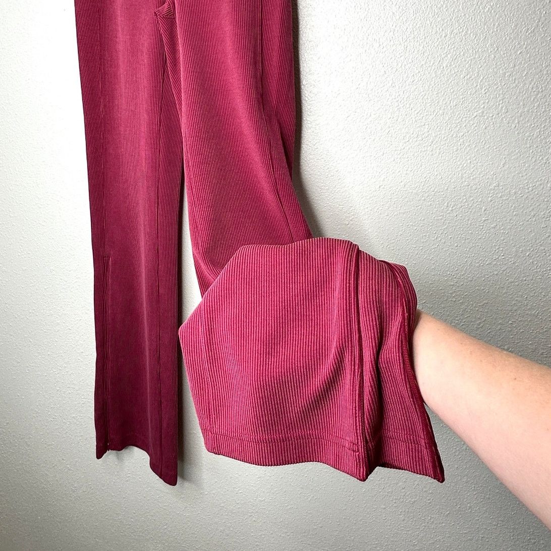 Lululemon Lululemon Dark Pink Softstreme Ribbed Zip Flared Pant 4 Size 27" / US 4 / IT 40 - 1 Thumbnail