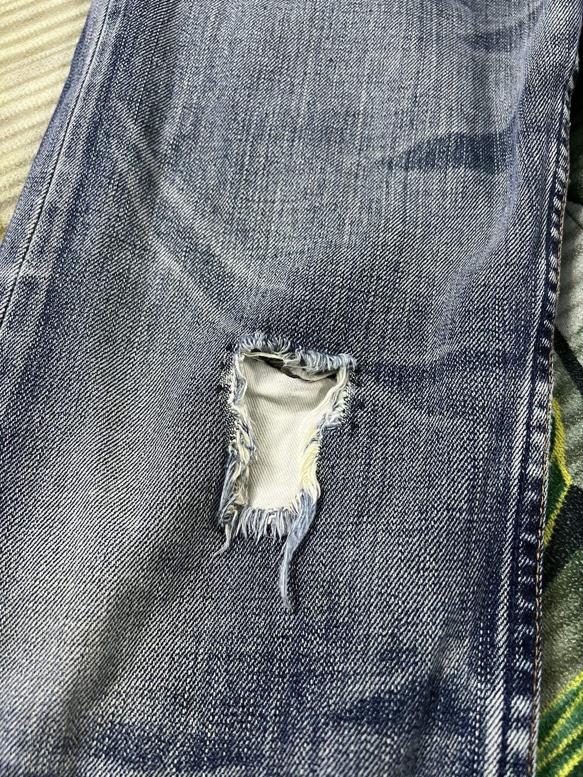 Levi's × Levi's Vintage Clothing VINTAGE LEVIS 505 DISTRESSED JEANS Size US 28 / EU 44 - 3 Thumbnail