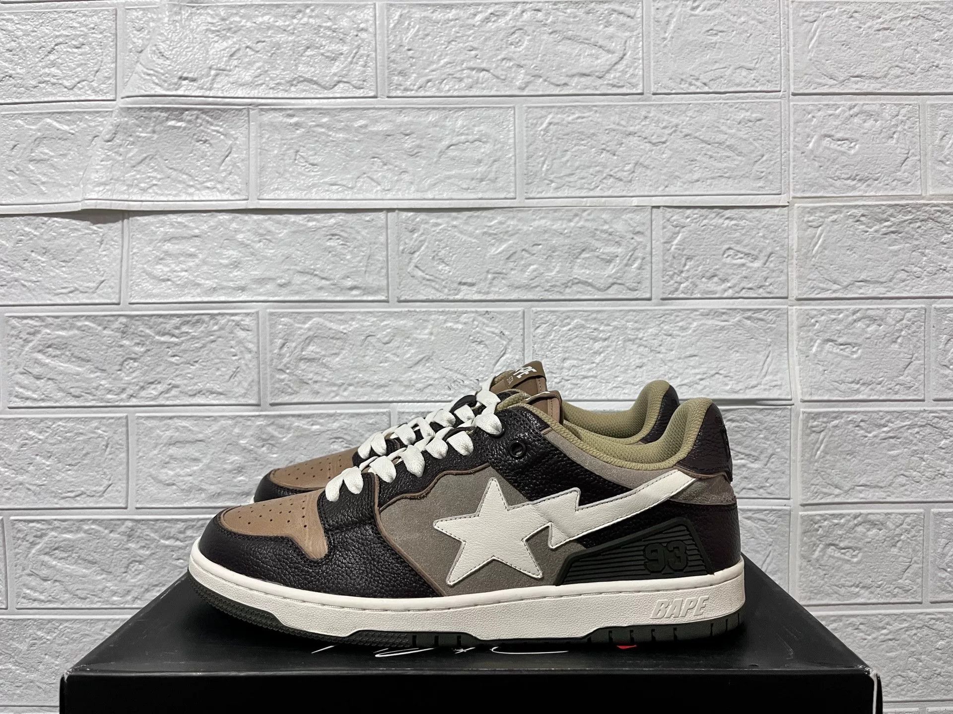 Bape Bape Gray Lowtop Sneakers 10 Men Size US 10 / EU 43 - 1 Thumbnail