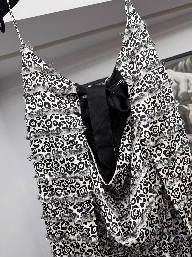 Chanel Chanel Black and white silk leopard print suspender dress Size XS / US 0-2 / IT 36-38 - 2 Thumbnail