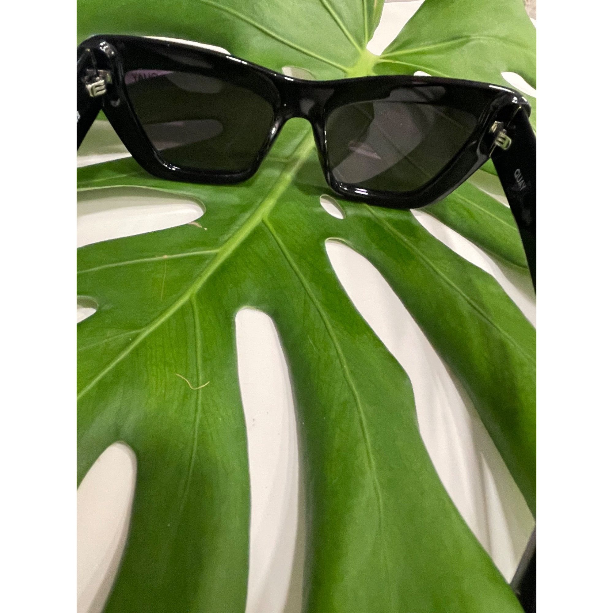Quay Quay On the Radio Black Cat Eye frame Polarized Sunglasses Size ONE SIZE - 8 Thumbnail