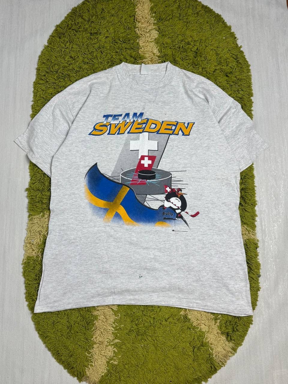 NHL Rare 90s Team Sweden Hockey Tee Shirt XL Size US XL / EU 56 / 4 - 1 Thumbnail