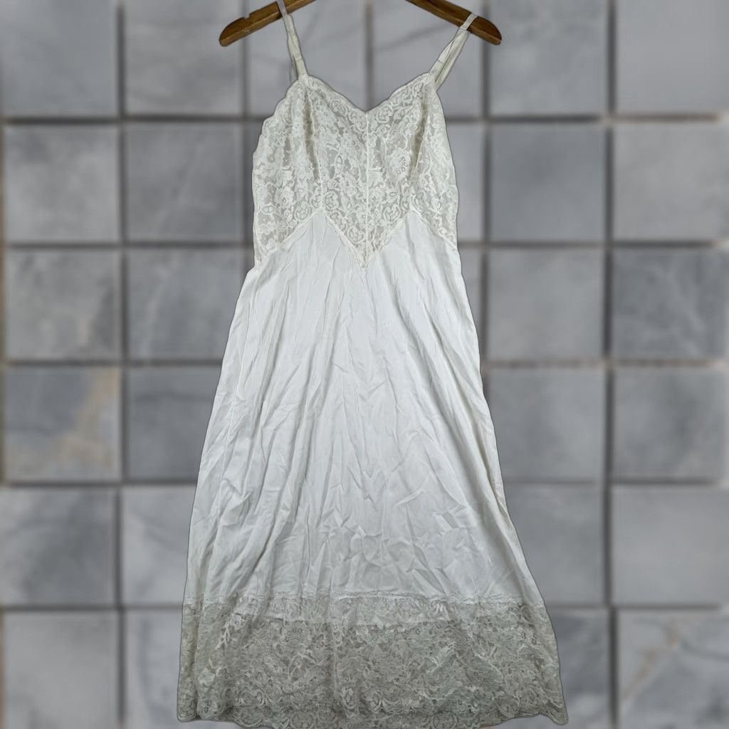 Vintage VINTAGE Vanity Fair Slip Dress White 34 Full Body Under Garment 1950s Nylon Womens Size XXS / US 00 / IT 34 - 1 Thumbnail