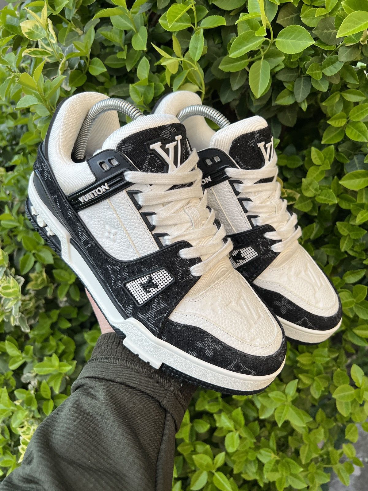 Louis Vuitton Louis Vuitton Trainer Sneakers Size US 6 / IT 36 - 1 Thumbnail