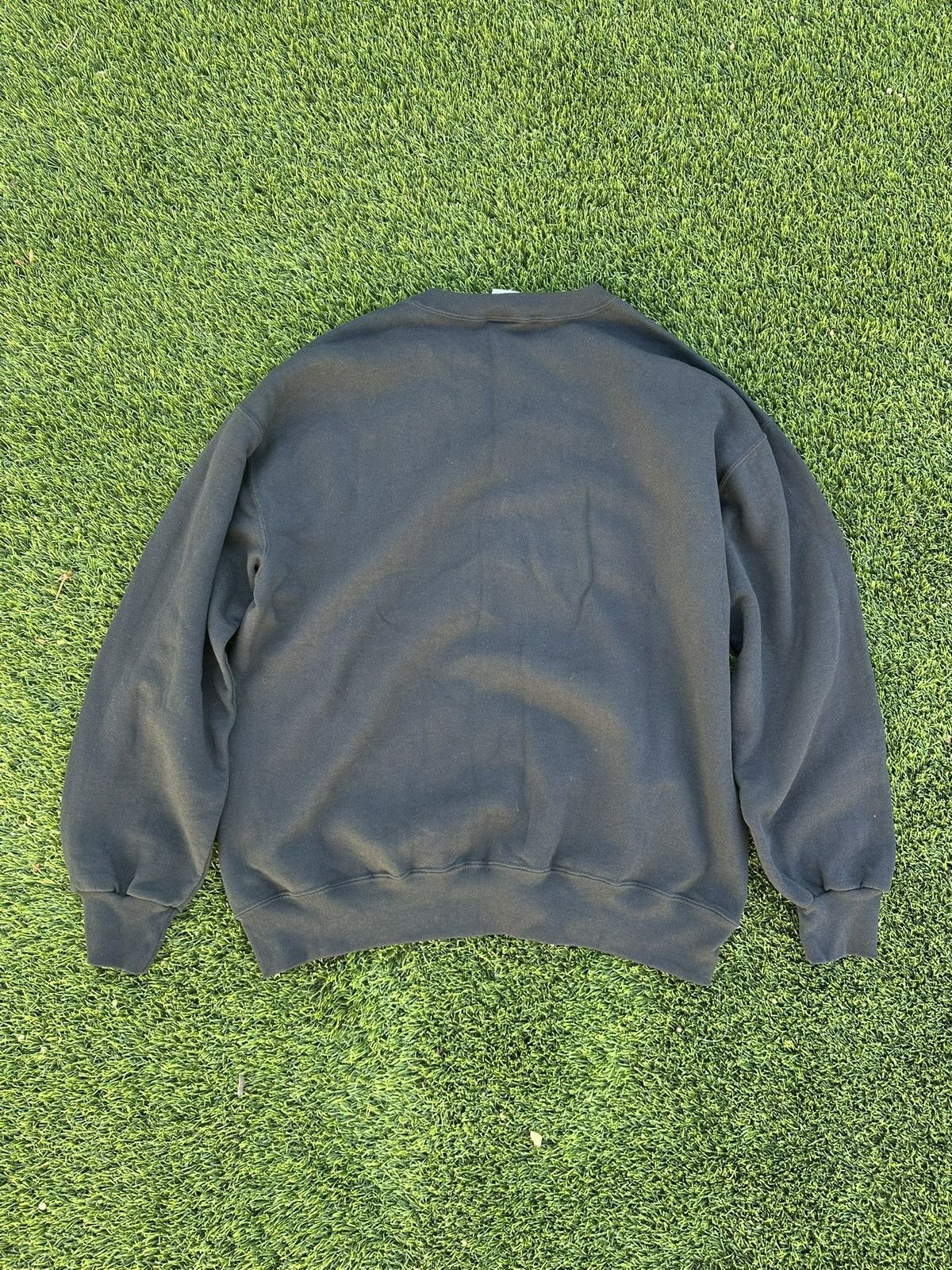 Nutmeg Vintage Nutmeg 90s black Carolina Panthers crewneck size L Size US L / EU 52-54 / 3 - 7 Thumbnail