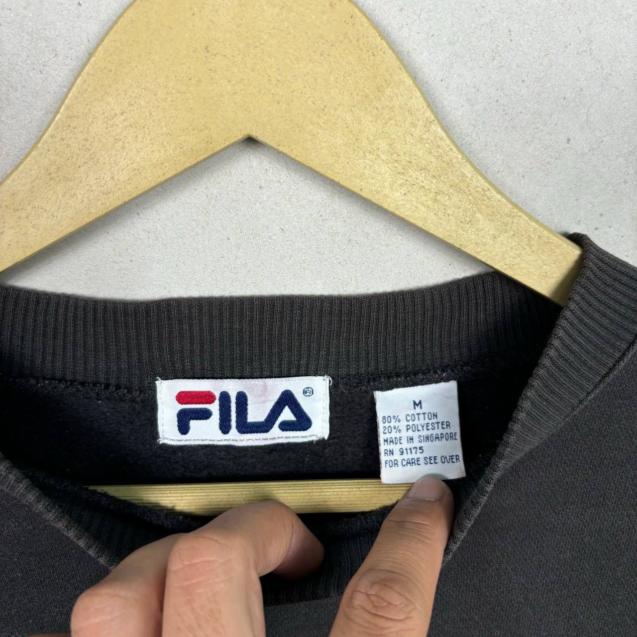 Fila Vintage 90s Fila Oval Logo Boxy Sweatshirt Sun Faded Black Size US M / EU 48-50 / 2 - 4 Thumbnail