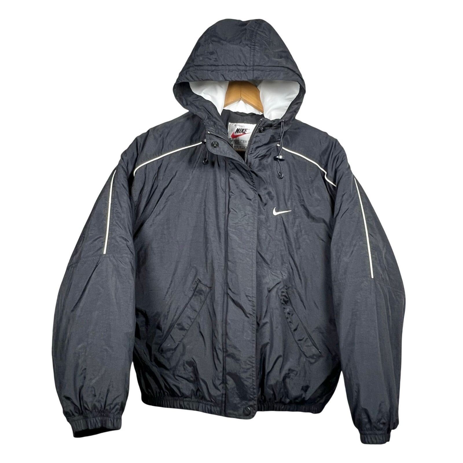 Nike Vintage Nike White Tag Black Swoosh Jacket Medium 22x28 Size US M / EU 48-50 / 2 - 2 Thumbnail