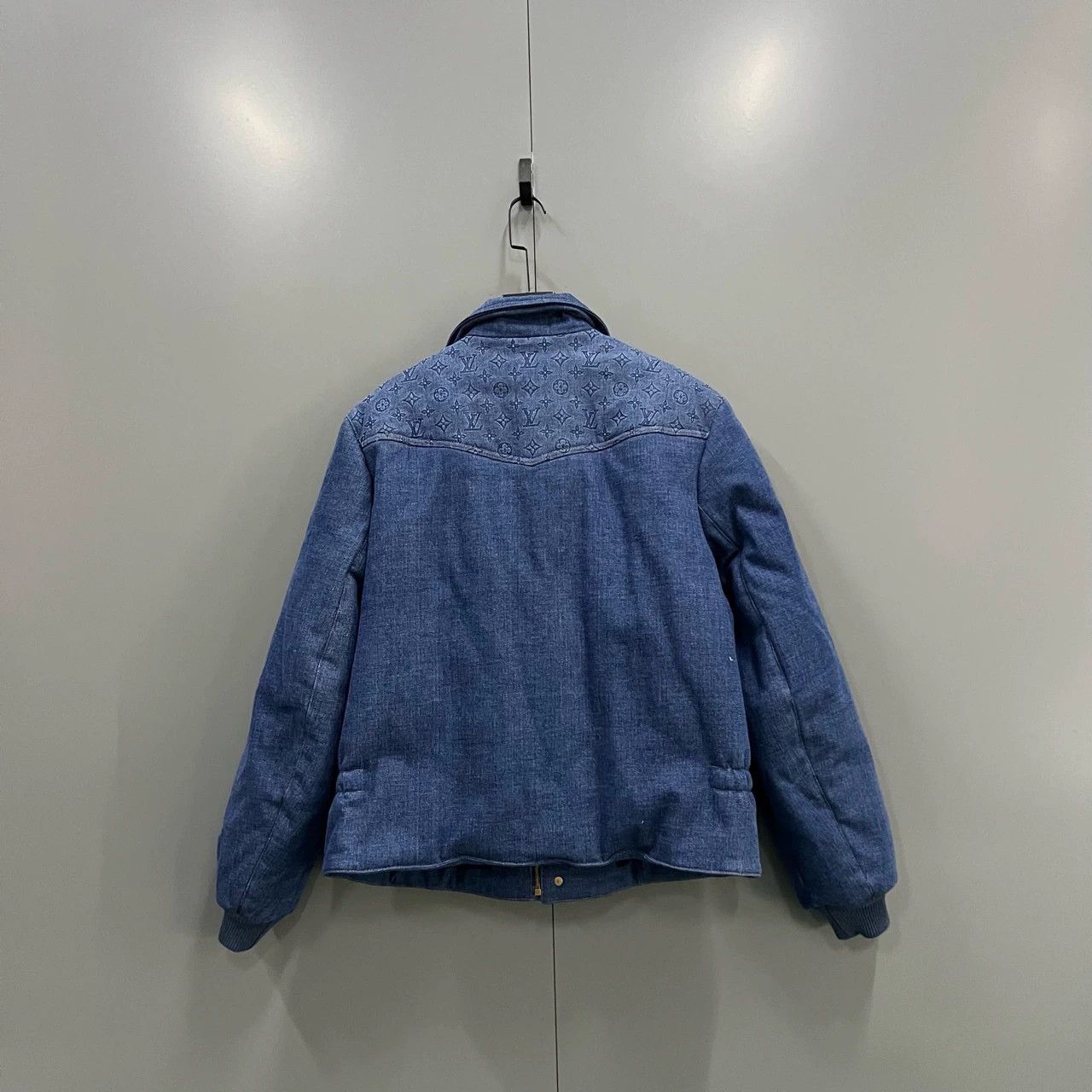 Louis Vuitton louis vuitton blue denim jacket with floral detail Size US XXL / EU 58 / 5 - 2 Thumbnail