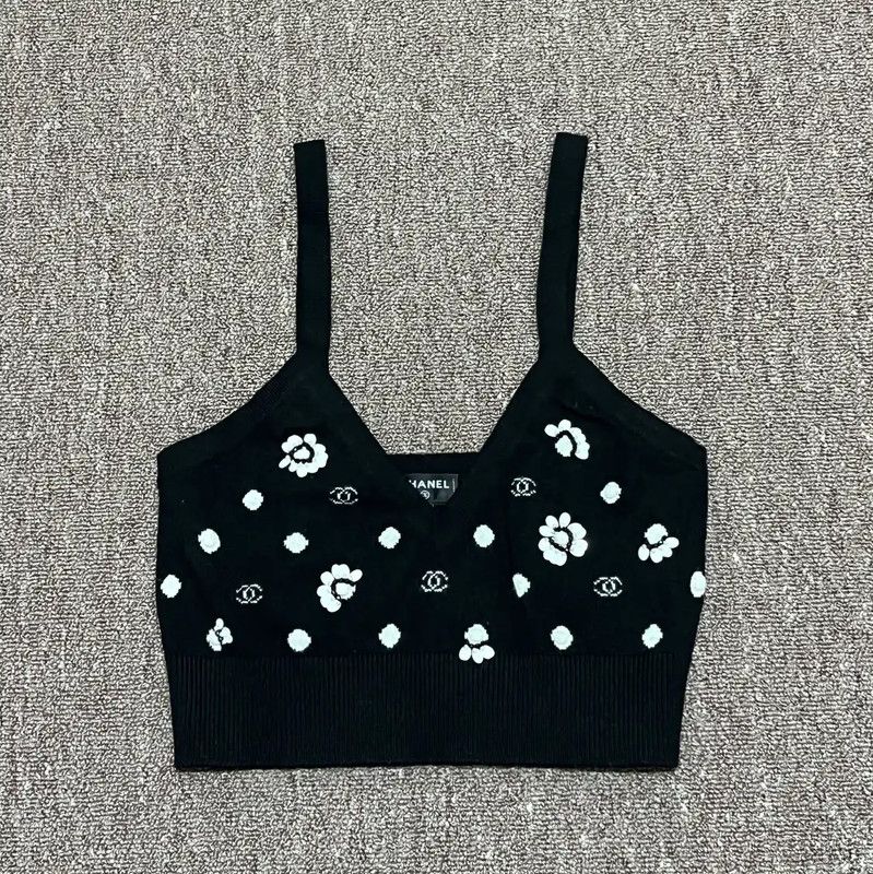Chanel Chanel Black Embroidered Cropped T-Shirt for Women 0089 Size XS / US 0-2 / IT 36-38 - 1 Thumbnail