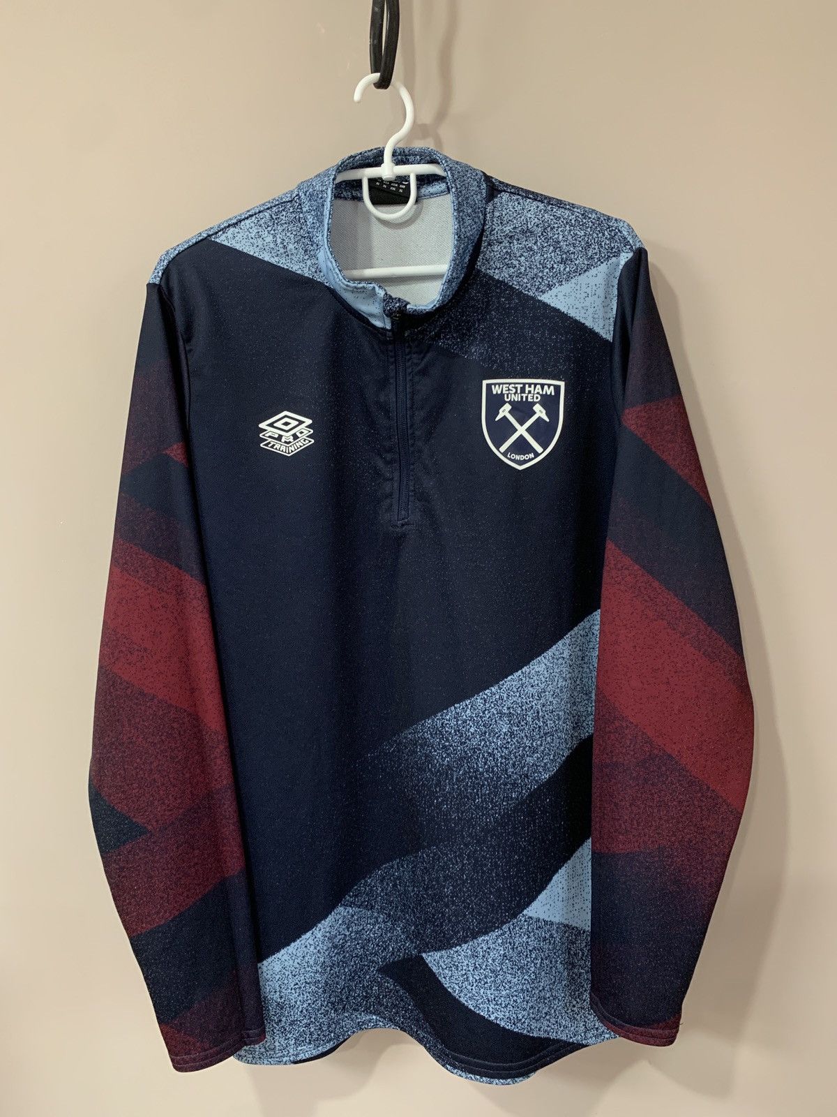 Umbro West Ham United training Umbro long sleeve shirts top jersey Size US XL / EU 56 / 4 - 1 Thumbnail