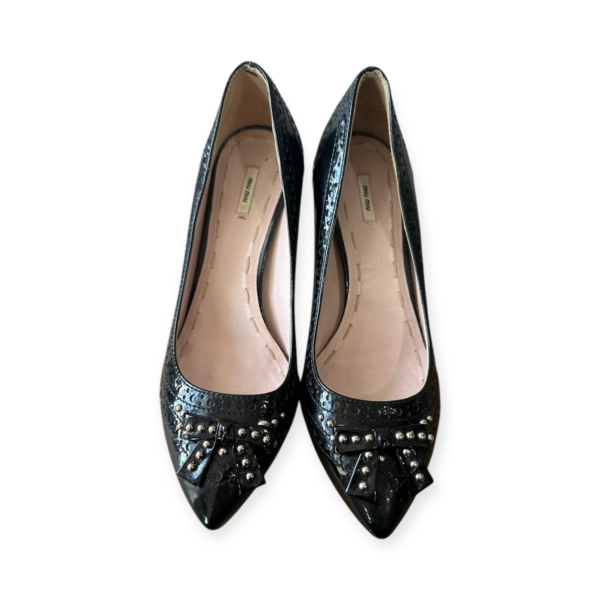 Miu Miu Miu Miu Black Patent Pumps with Studded Bow with perfs, Si Size US 8.5 / IT 38.5 - 3 Thumbnail