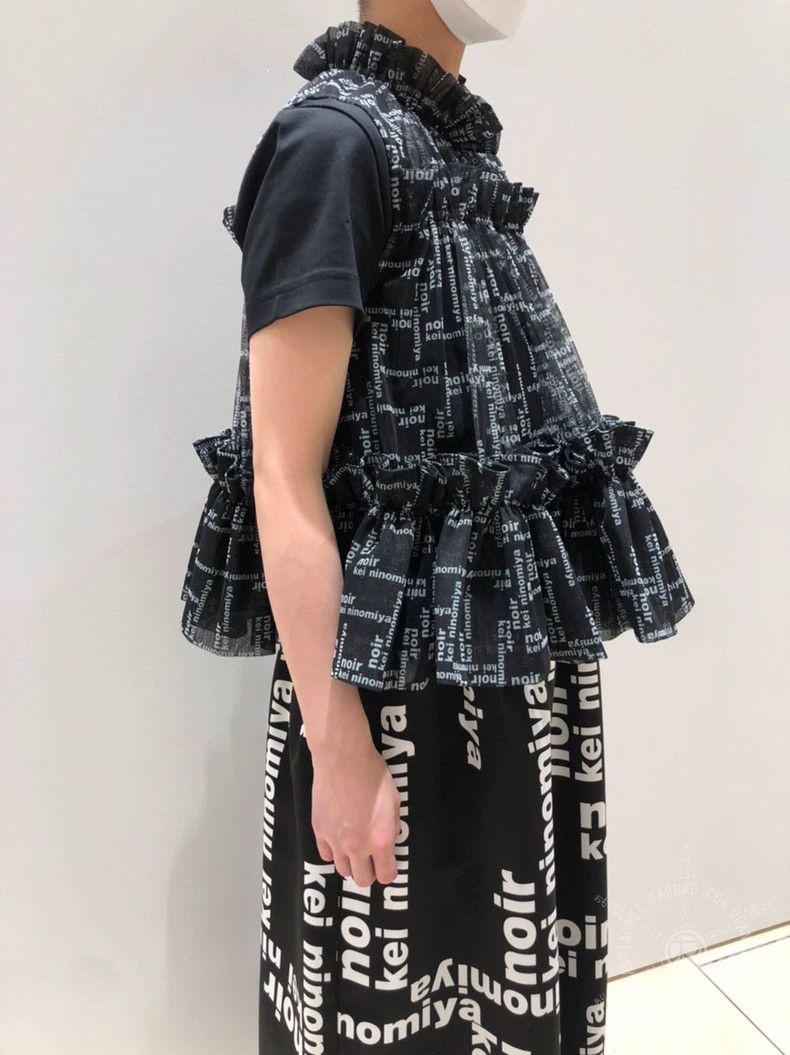 Comme des Garcons Comme Des Garcons Pleated Vest Embellished Strap Vest Size S / US 4 / IT 40 - 5 Thumbnail