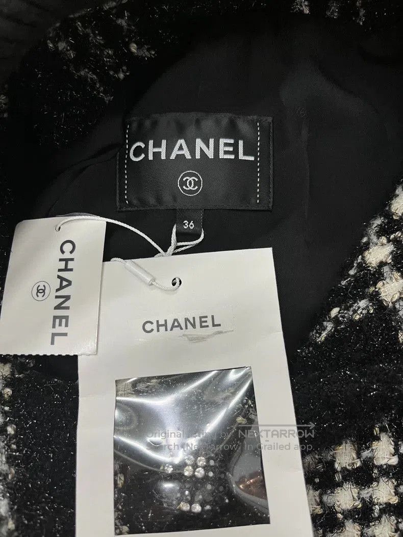 Chanel Chanel 22K Black and White Plaid Diamond Buckle Baseball Ja Size M / US 6-8 / IT 42-44 - 4 Thumbnail