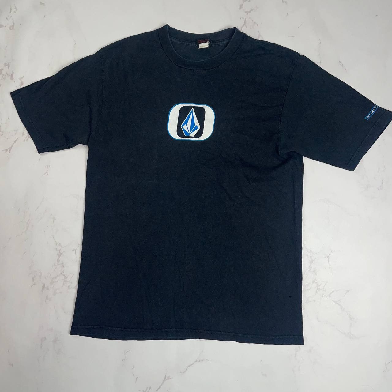 Vintage vintage volcom t-shirt size L black 90s crazy vintgae Size US L / EU 52-54 / 3 - 1 Thumbnail
