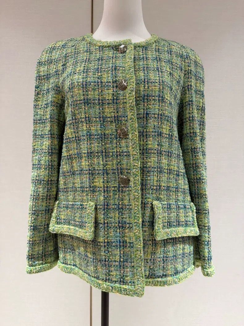 Chanel Chanel 19p avocado green green coat Size XS / US 0-2 / IT 36-38 - 1 Thumbnail