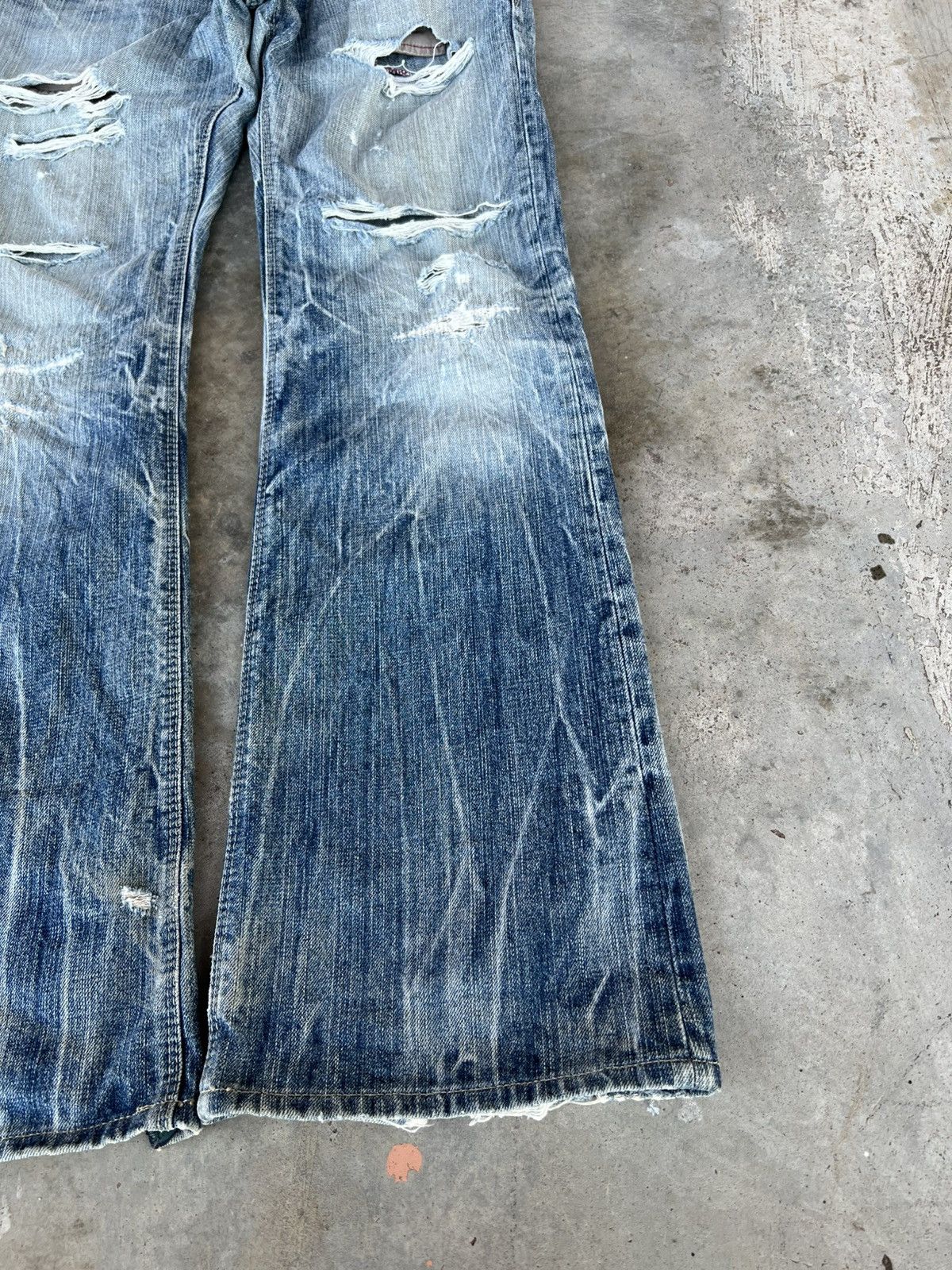 Japanese Brand 💥FLARE💥VINTAGE 90’S STYLE BLUE WAY DISTRESS JEANS VERY RARE Size US 31 - 4 Thumbnail