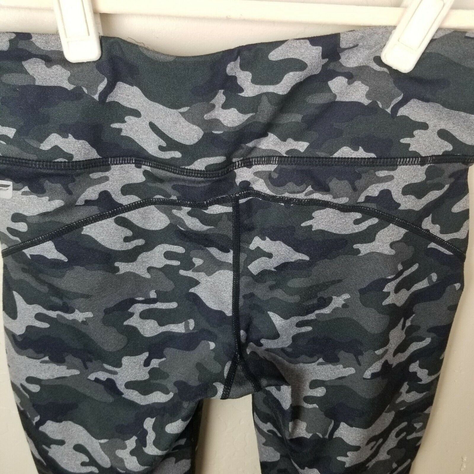 Fabletics Fabletics Womens Camo Cropped Leggings Size S Camouflage Size 26" / US 2 / IT 38 - 8 Thumbnail
