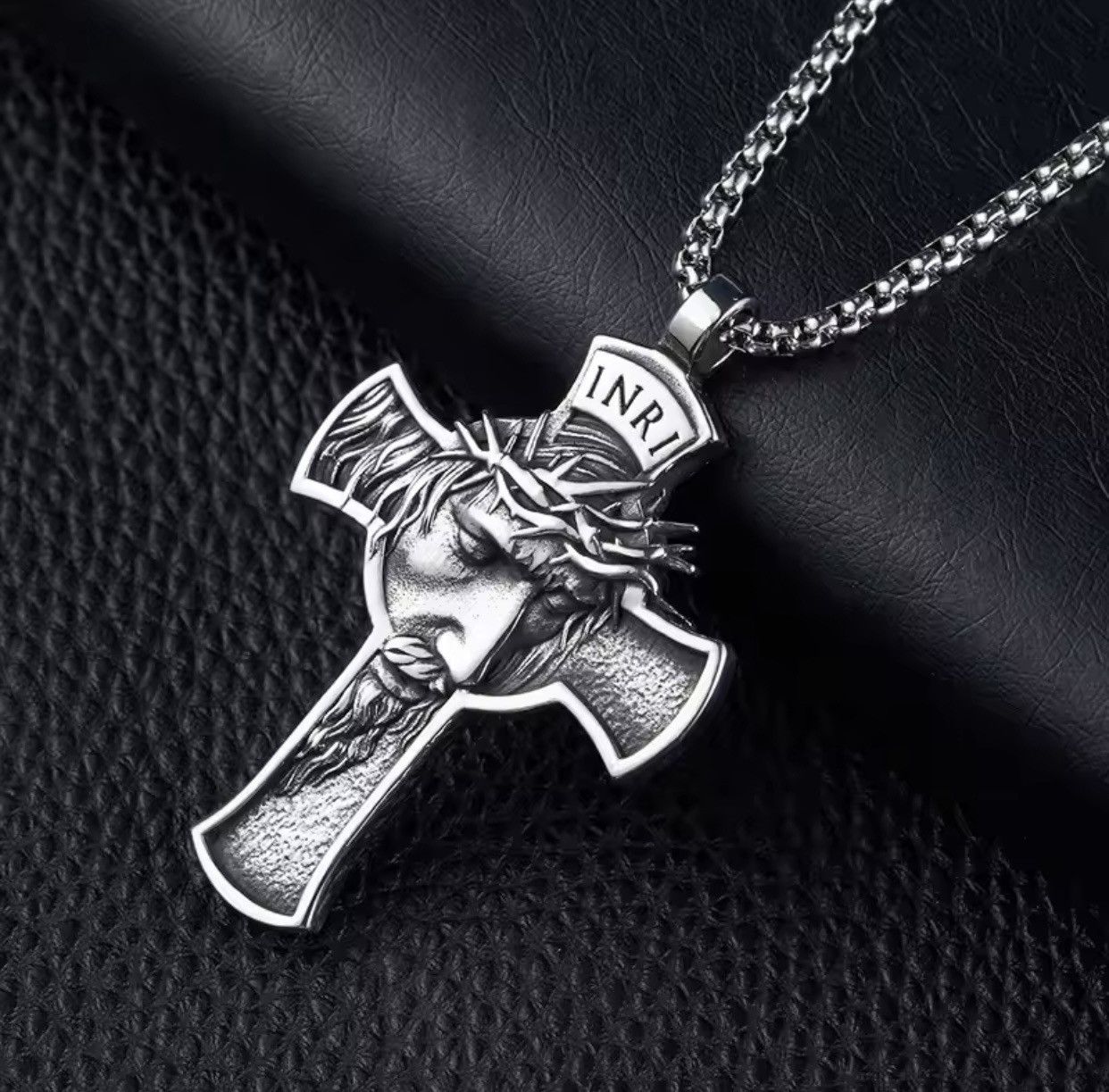 Jewelry Cross Pendant Necklace Jesus Chain Size ONE SIZE - 1 Thumbnail