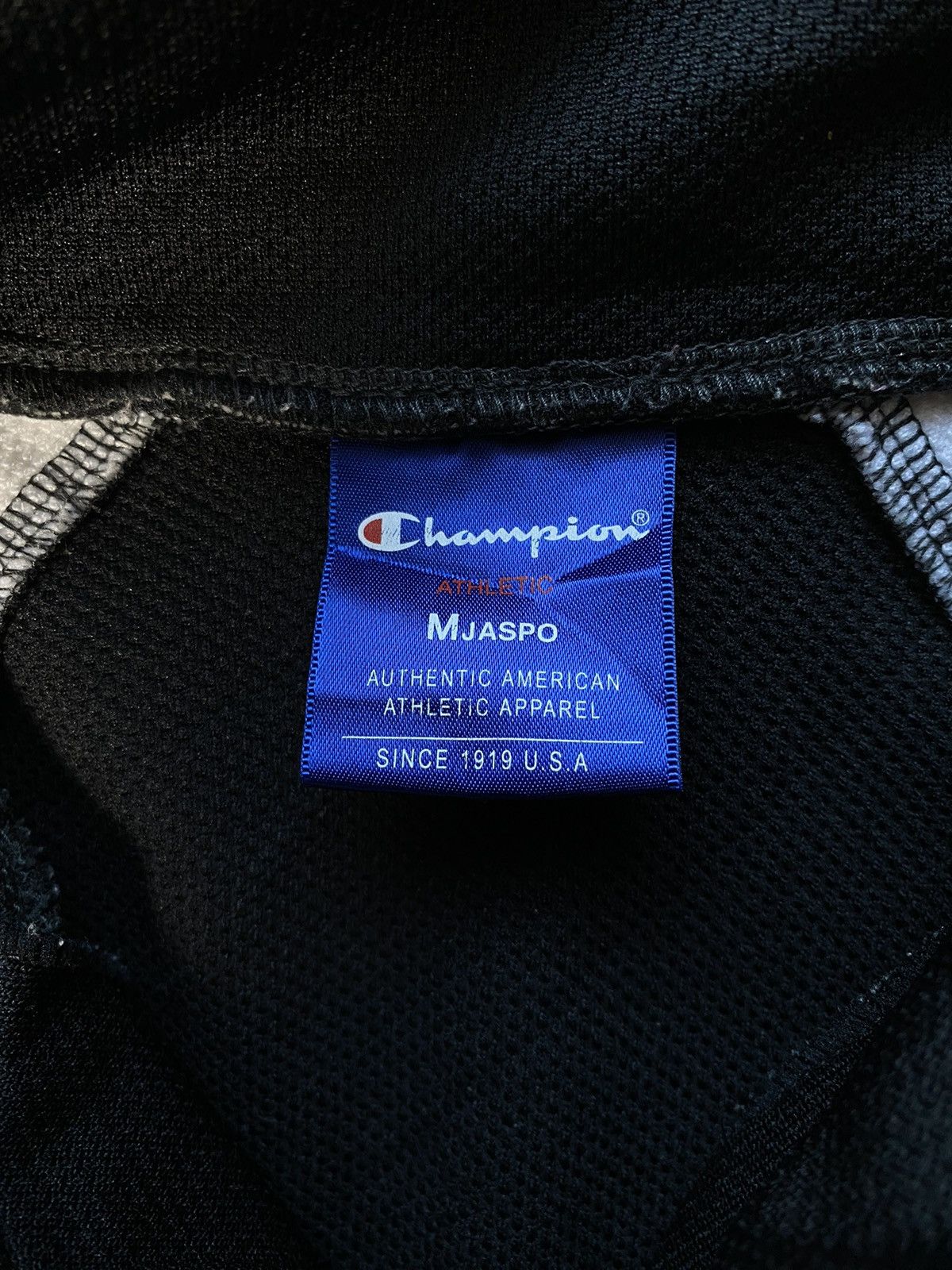 Champion Champion Vintage Track Jacket M Black Tracksuit Weste Men‘s Size US M / EU 48-50 / 2 - 8 Thumbnail