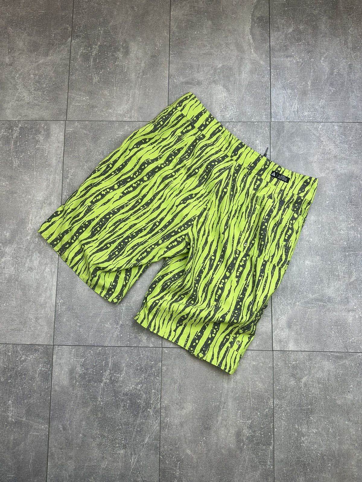 Vintage Nike ACG Vintage Outdoor Printed Shorts Small Logo Size US 34 / EU 50 - 10 Thumbnail