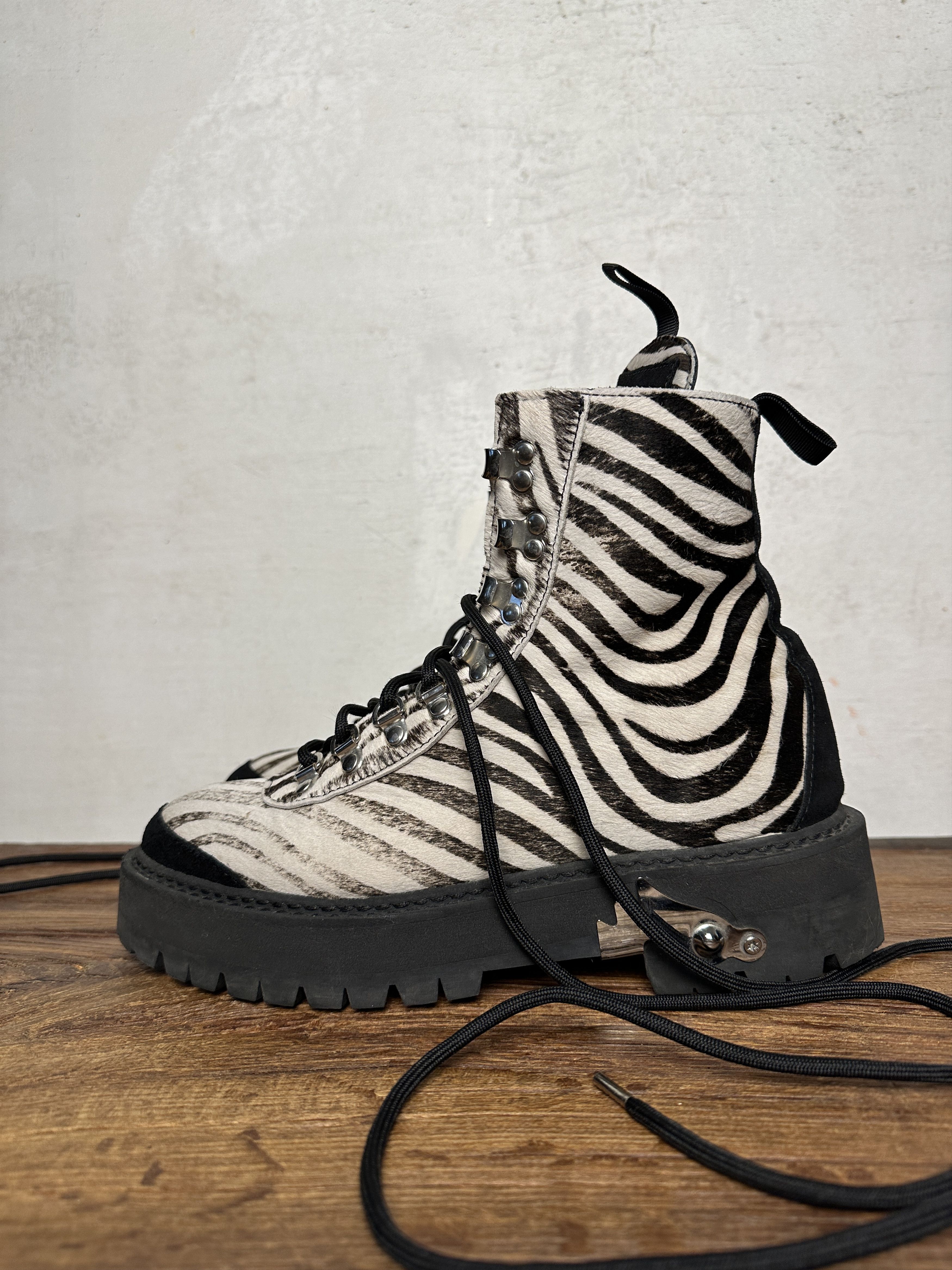 Off-White Off-white Hiking Boots In Zebra Printed Calf Leather Size US 8 / IT 38 - 1 Thumbnail