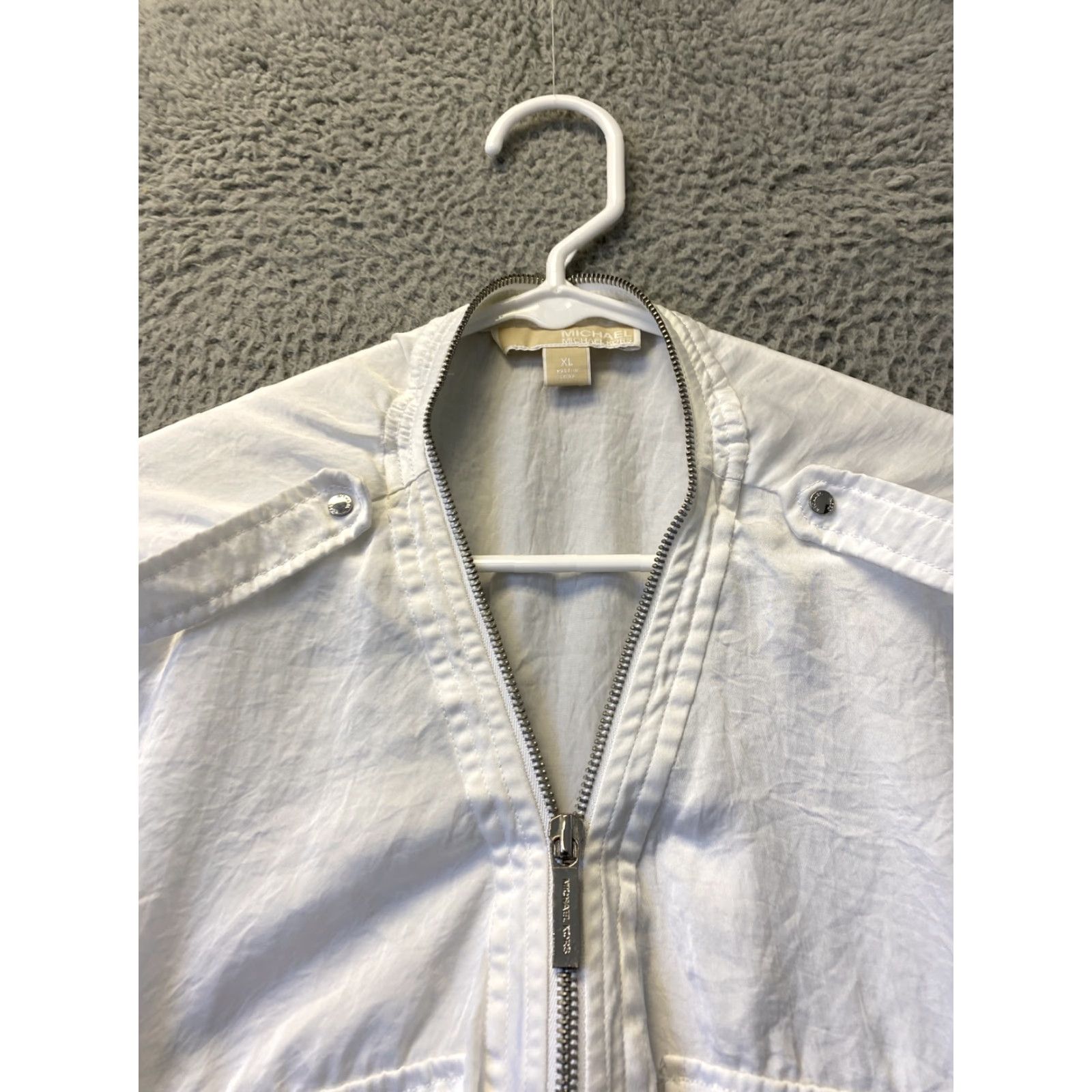 Michael Kors Michael Kors Blouse Sleeves White Front Zipper Pockets Size XL 54-54 Size S / US 4 / IT 40 - 2 Thumbnail