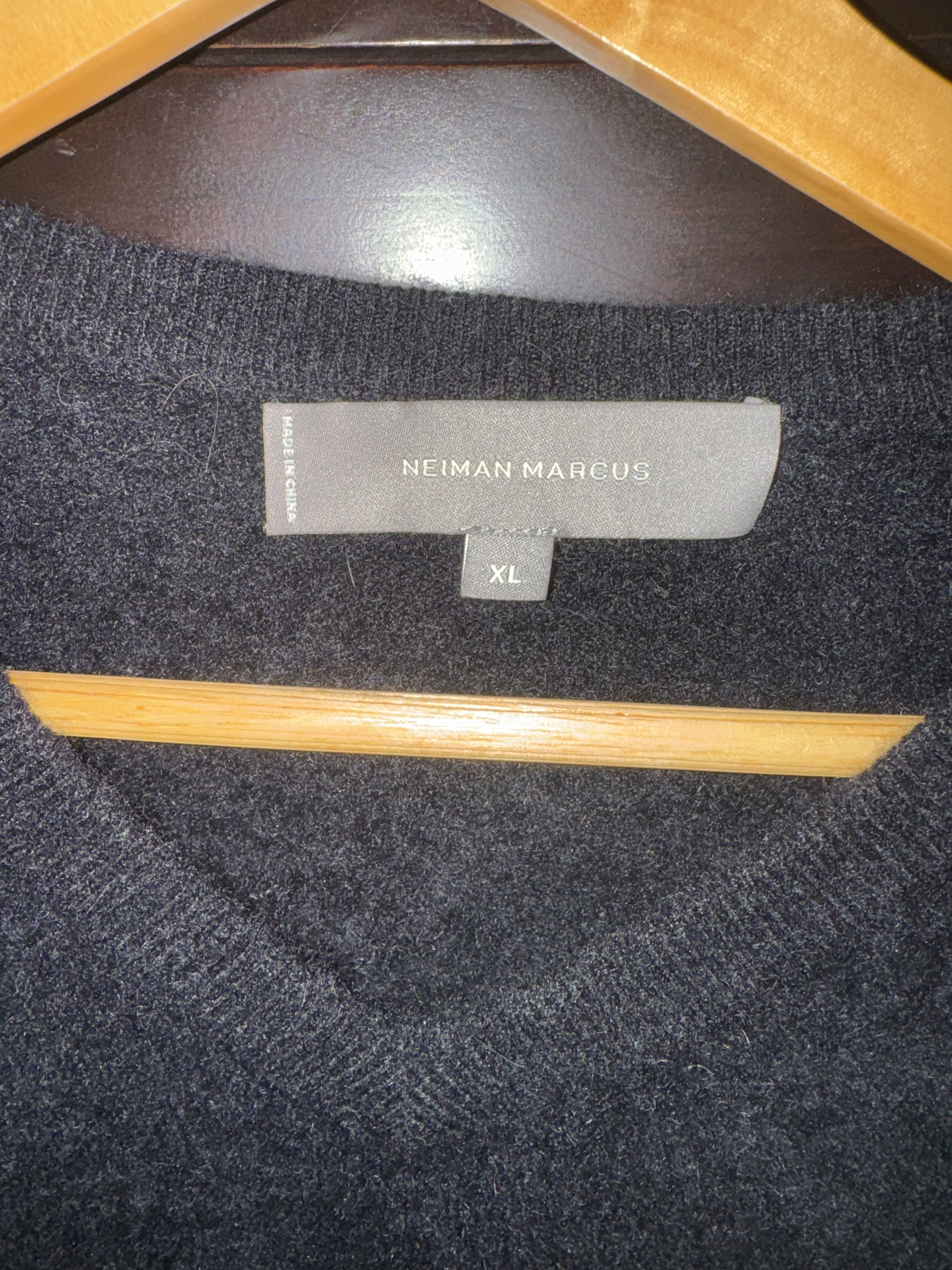 Neiman Marcus Nieman Marcus Black V-Neck Sweater Size US XL / EU 56 / 4 - 1 Thumbnail