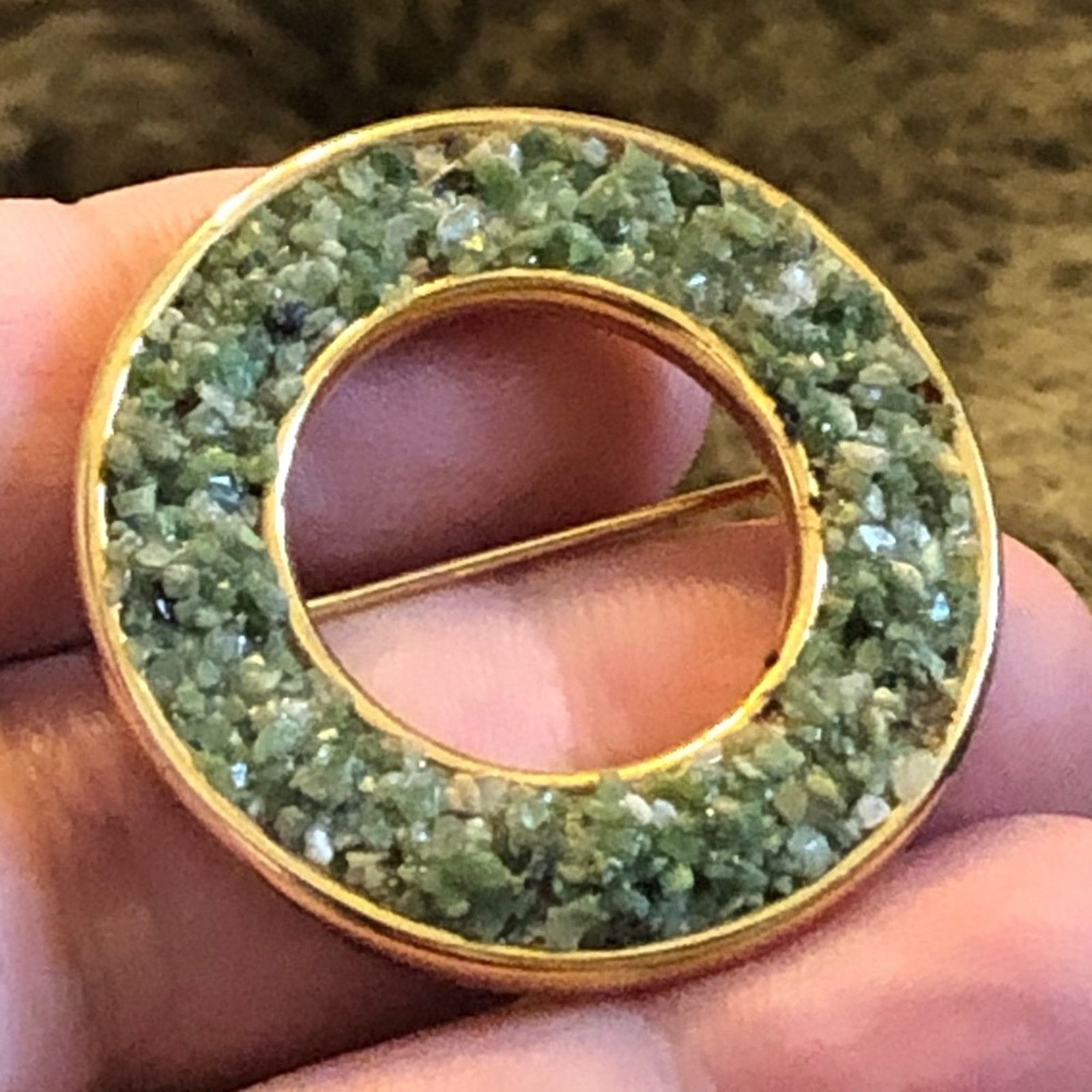 Vintage Vintage greenstone chip gold plated wreath brooch Size ONE SIZE - 3 Thumbnail