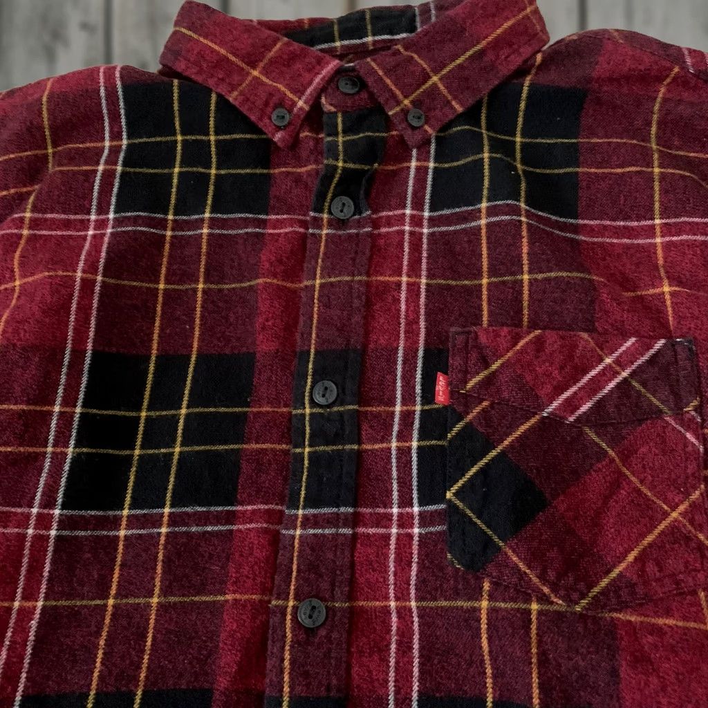 Levi's Levi's Shirt Mens M Long Sleeve Button Up Flannel Dark Red Plaid Size US M / EU 48-50 / 2 - 1 Thumbnail