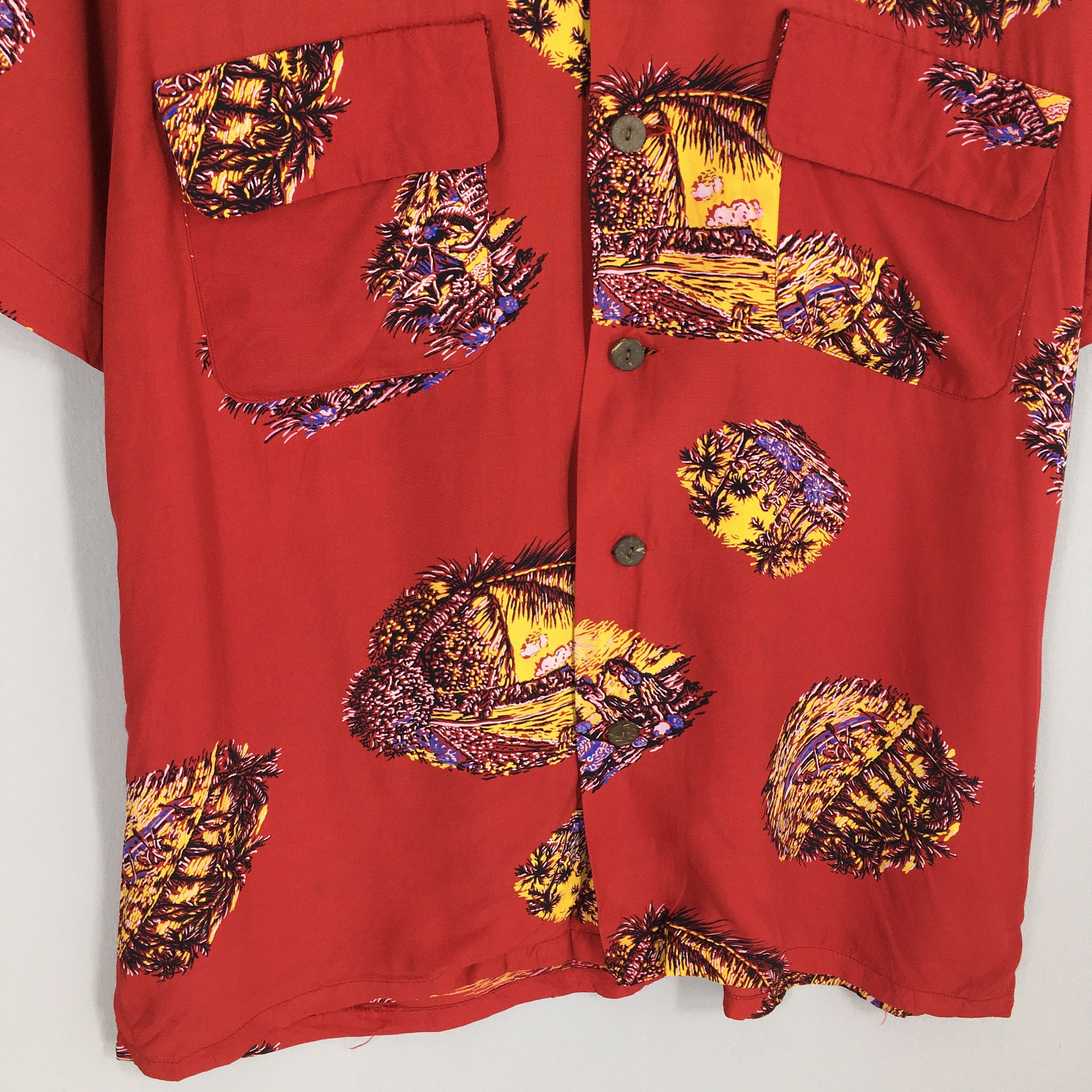 Vintage Vintage 1980s Royal Hawaiian Red Surfing Beach Rayon Shirt M Size US M / EU 48-50 / 2 - 4 Thumbnail
