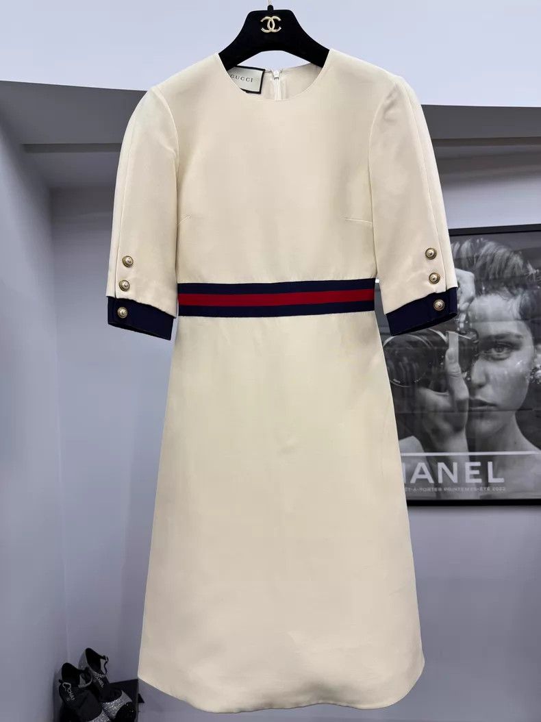 Gucci Gucci Beige pearl buckle dress Size XS / US 0-2 / IT 36-38 - 1 Thumbnail