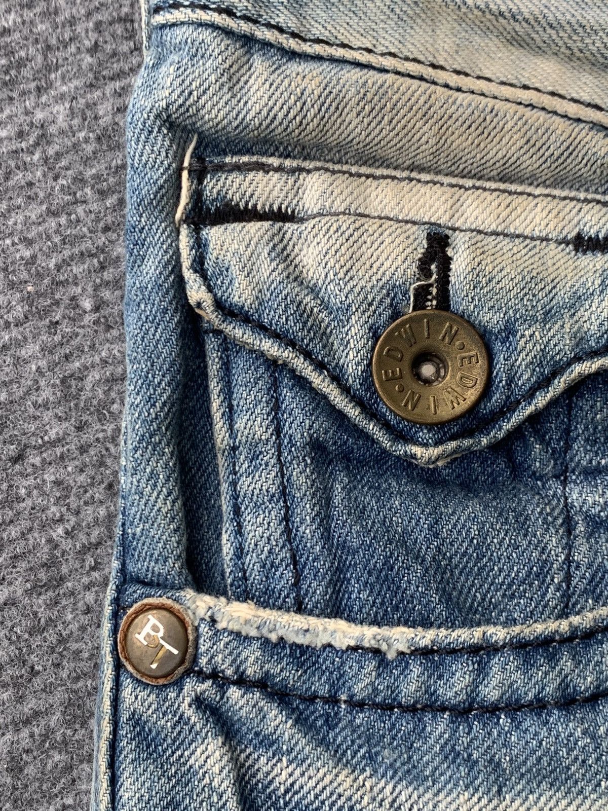 Edwin 𝗙𝗟𝗔𝗥𝗘 EDWIN BLUE TRIP VERY RARE & DISTRESSED. Size US 33 - 12 Thumbnail