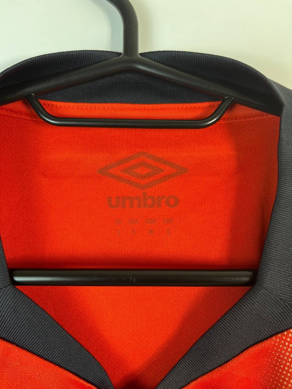 Umbro LUTON TOWN 2021-22 HOME SHIRT UMBRO FOOTBALL UTILITA SIZE S Size US S / EU 44-46 / 1 - 3 Thumbnail
