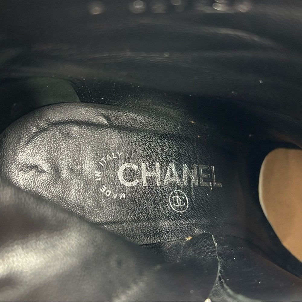 Chanel CHANEL INTERLOCKING CC GLITTER SUEDE CAP TOE ANKLE BOOTS Size US 10.5 / IT 40.5 - 7 Thumbnail