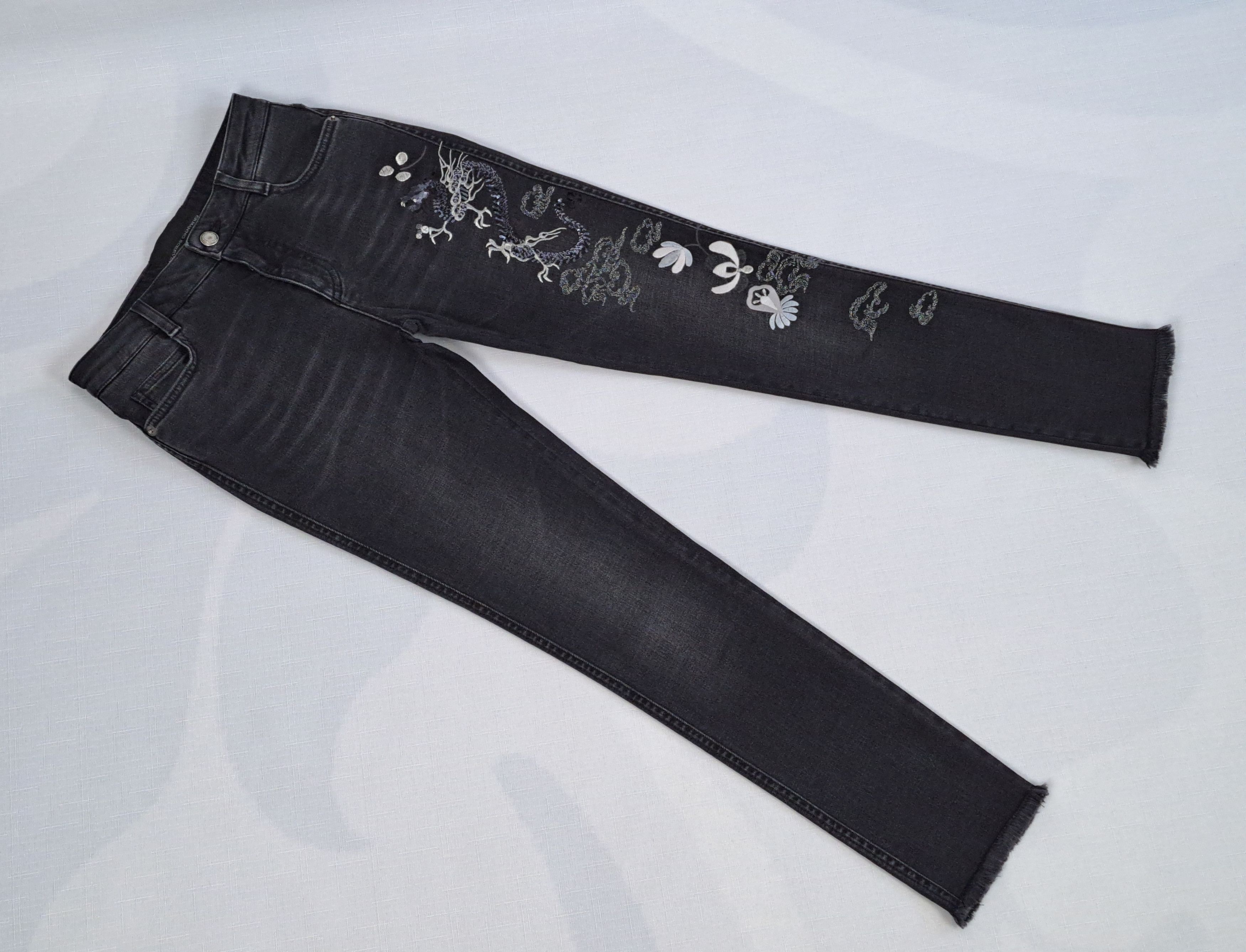 Ermanno Scervino Ermanno Scervino embroidered dragon slim jeans. Size 38IT Size 26" / US 2 / IT 38 - 1 Thumbnail
