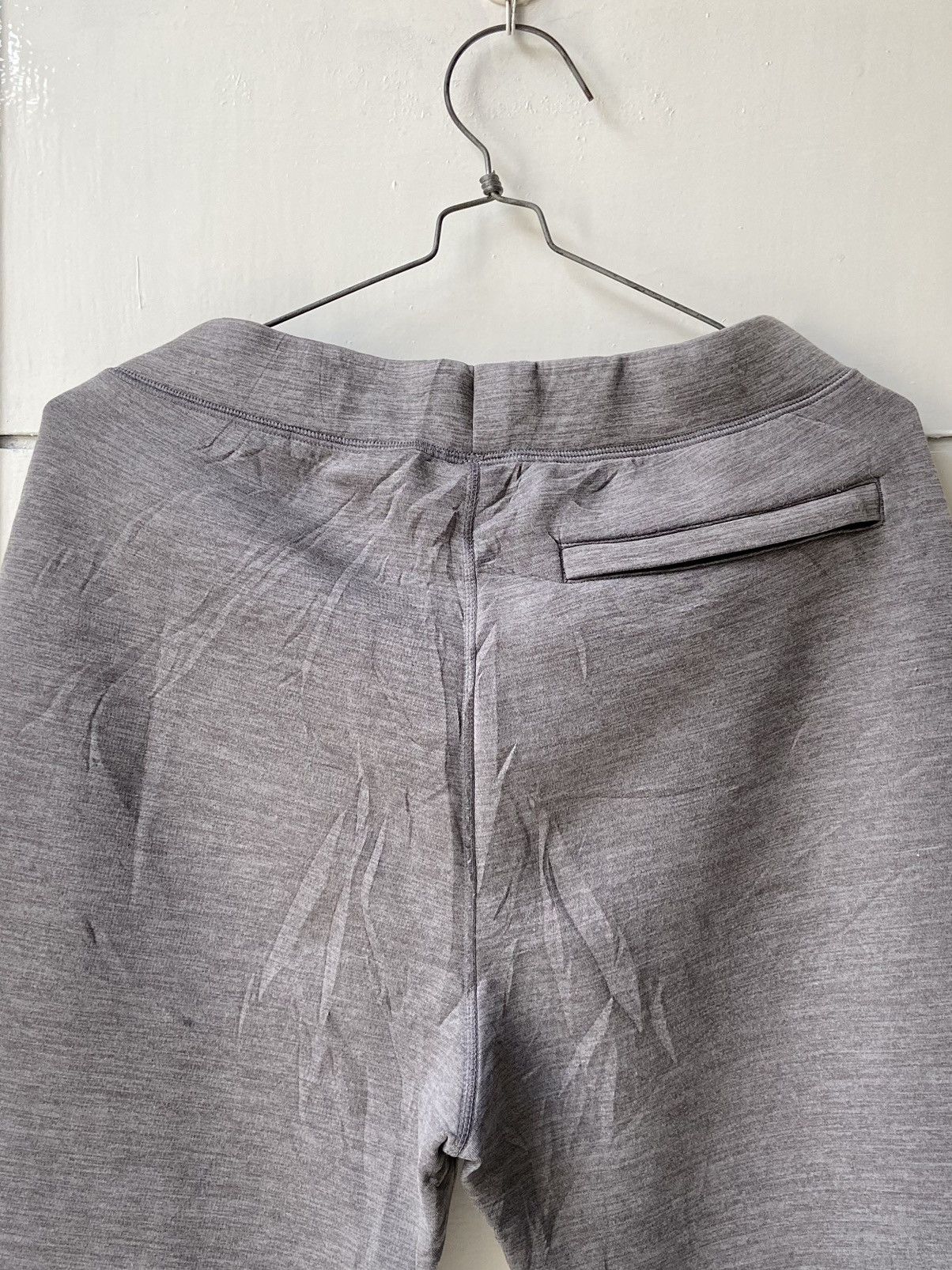 Uniqlo UNIQLO Grey Joggers Pants Size US 30 / EU 46 - 5 Thumbnail