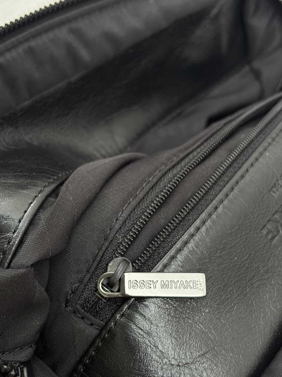 Issey Miyake Issey Miyake Meteorite Sling Bag Size ONE SIZE - 13 Thumbnail
