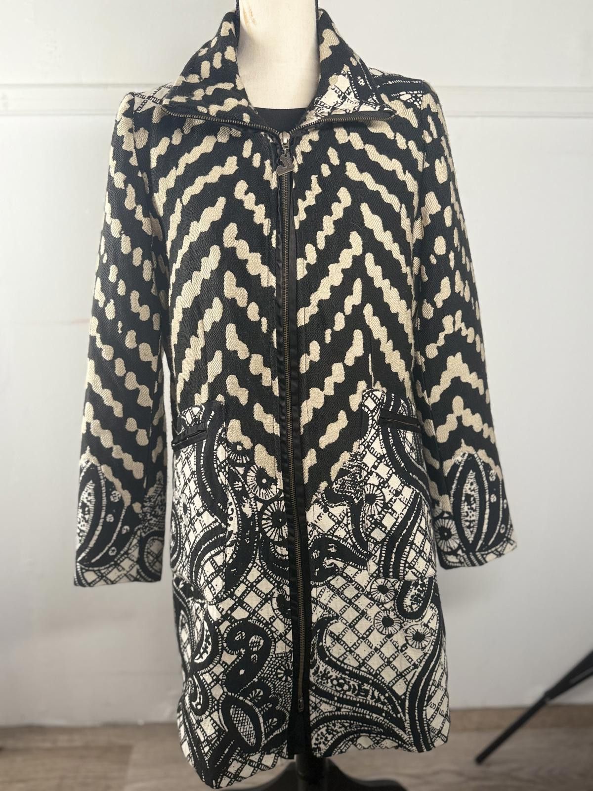 Desigual Desigual Bold Graphic Striped Black & Ivory Print Coat Size ONE SIZE - 1 Thumbnail