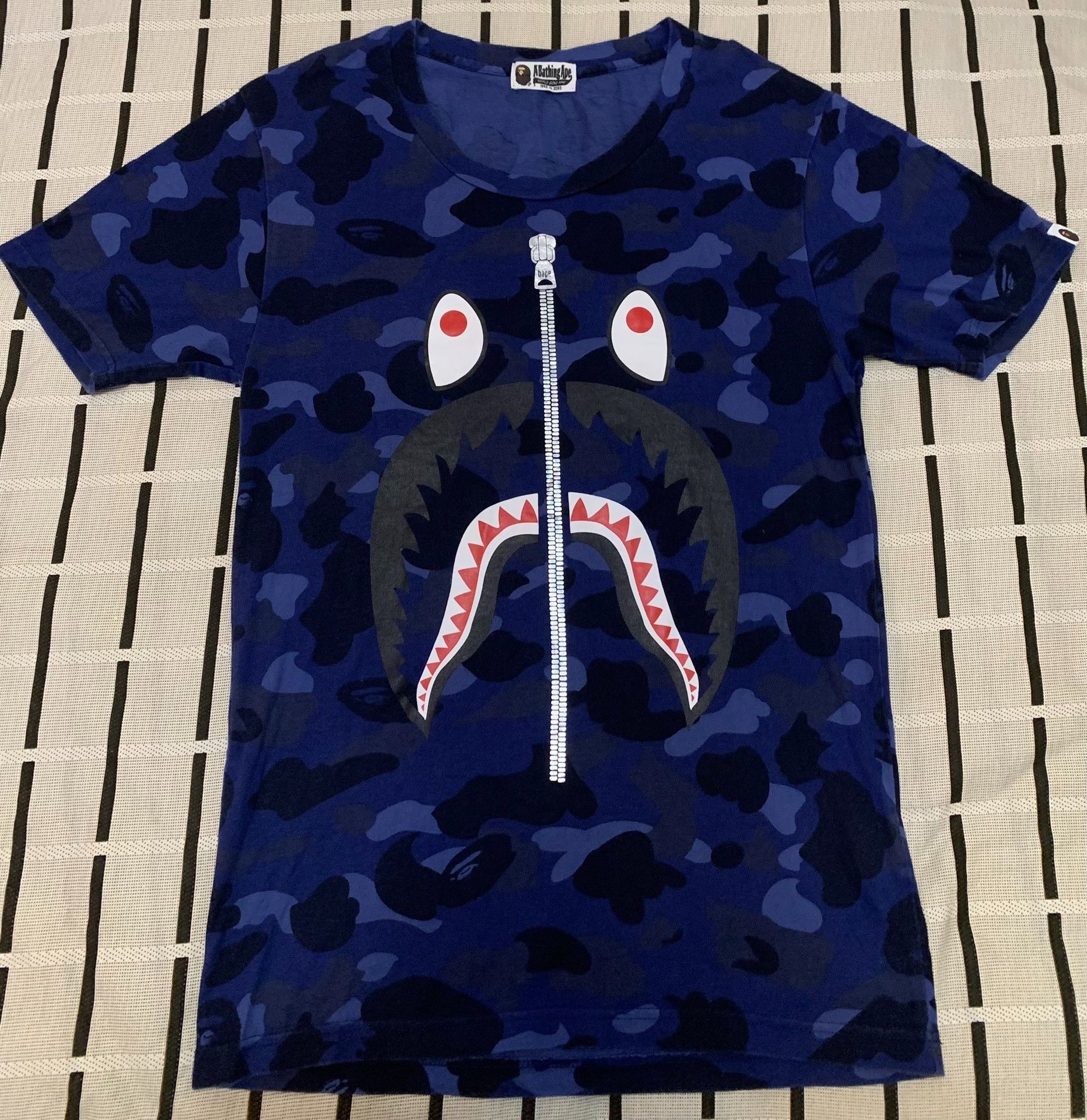 Bape Bape Shark Camo Blue T-Shirt M Men Size US M / EU 48-50 / 2 - 1 Thumbnail