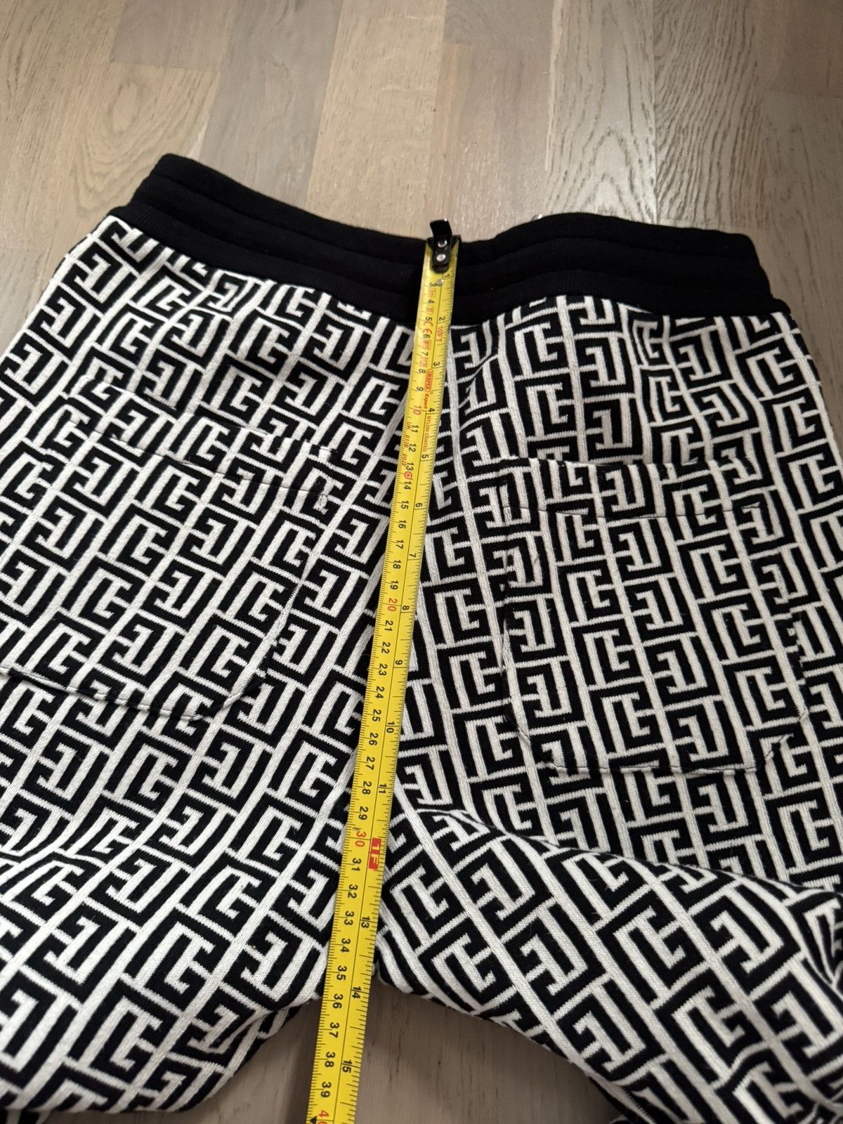 Balmain BALMAIN joggers sz S SEE REAL TAPE MEASUREMENTS IN PHOTOS Size US 29 - 7 Thumbnail