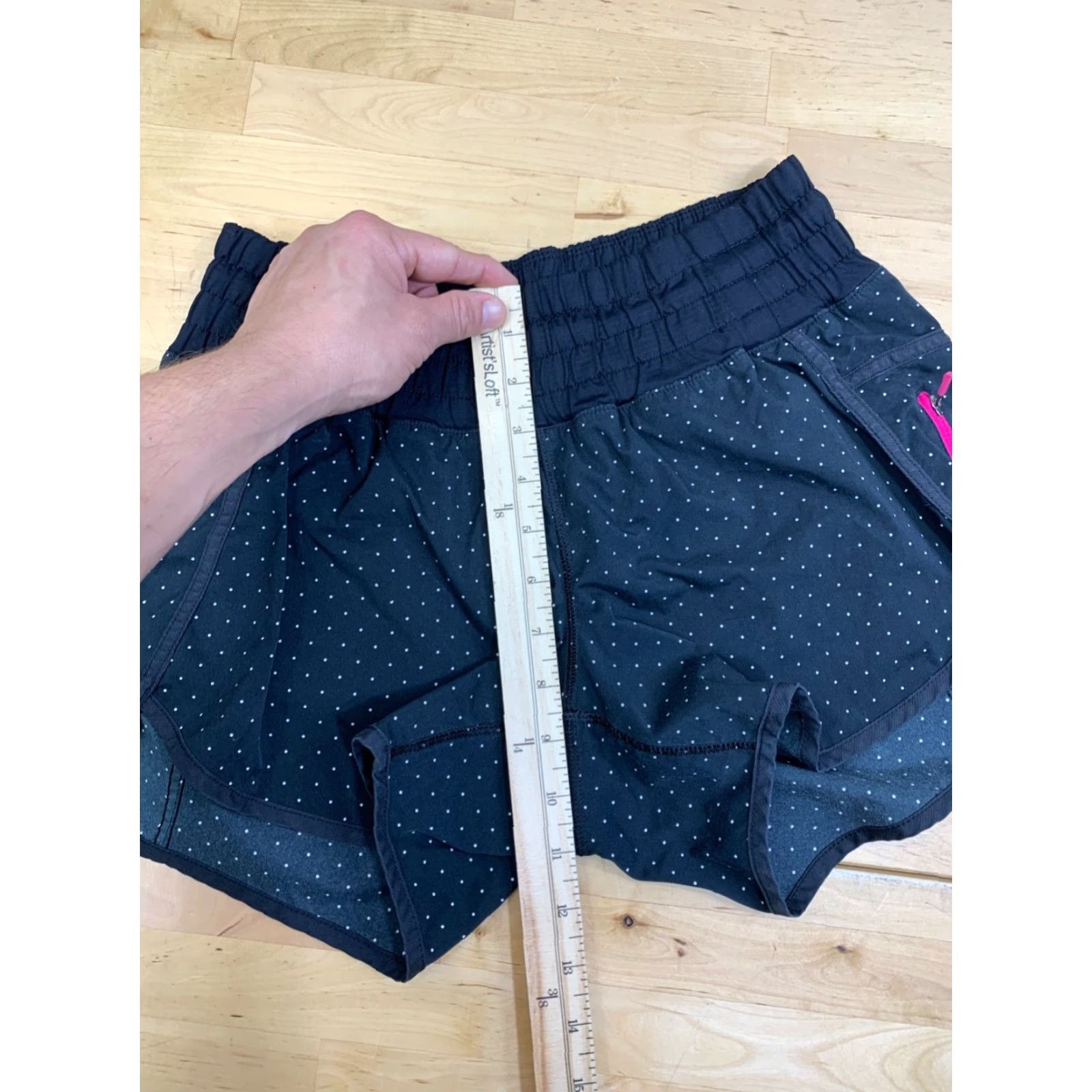 Lululemon Lululemon Running Shorts Womens 8 Black Polka dot 4" Inseam 12515 Size 30" / US 8 / IT 44 - 7 Thumbnail